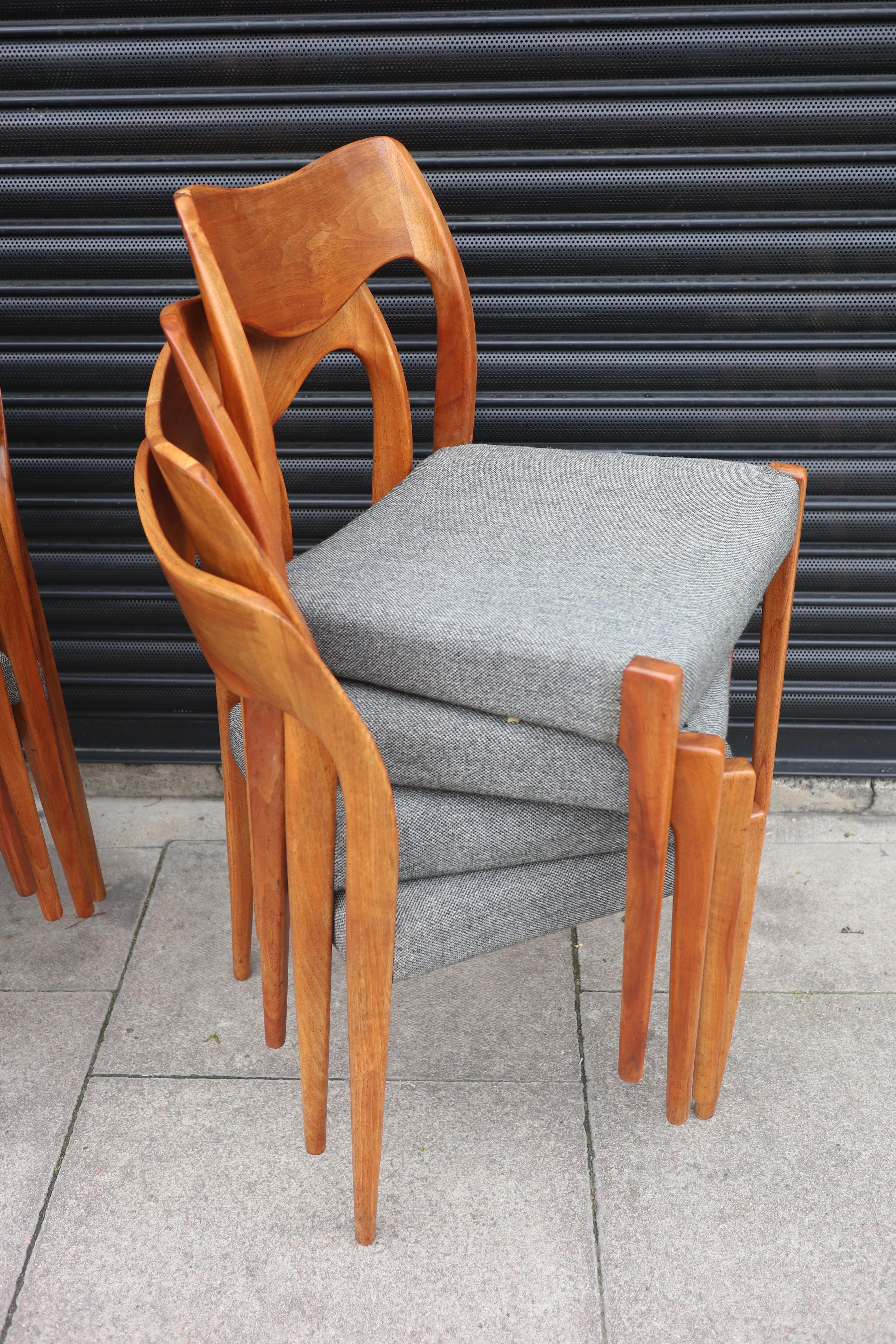 8x 1950/60s Niels. O Moller 71 Dining Chairs for J.L. Mollers in walnut In Good Condition For Sale In London, GB