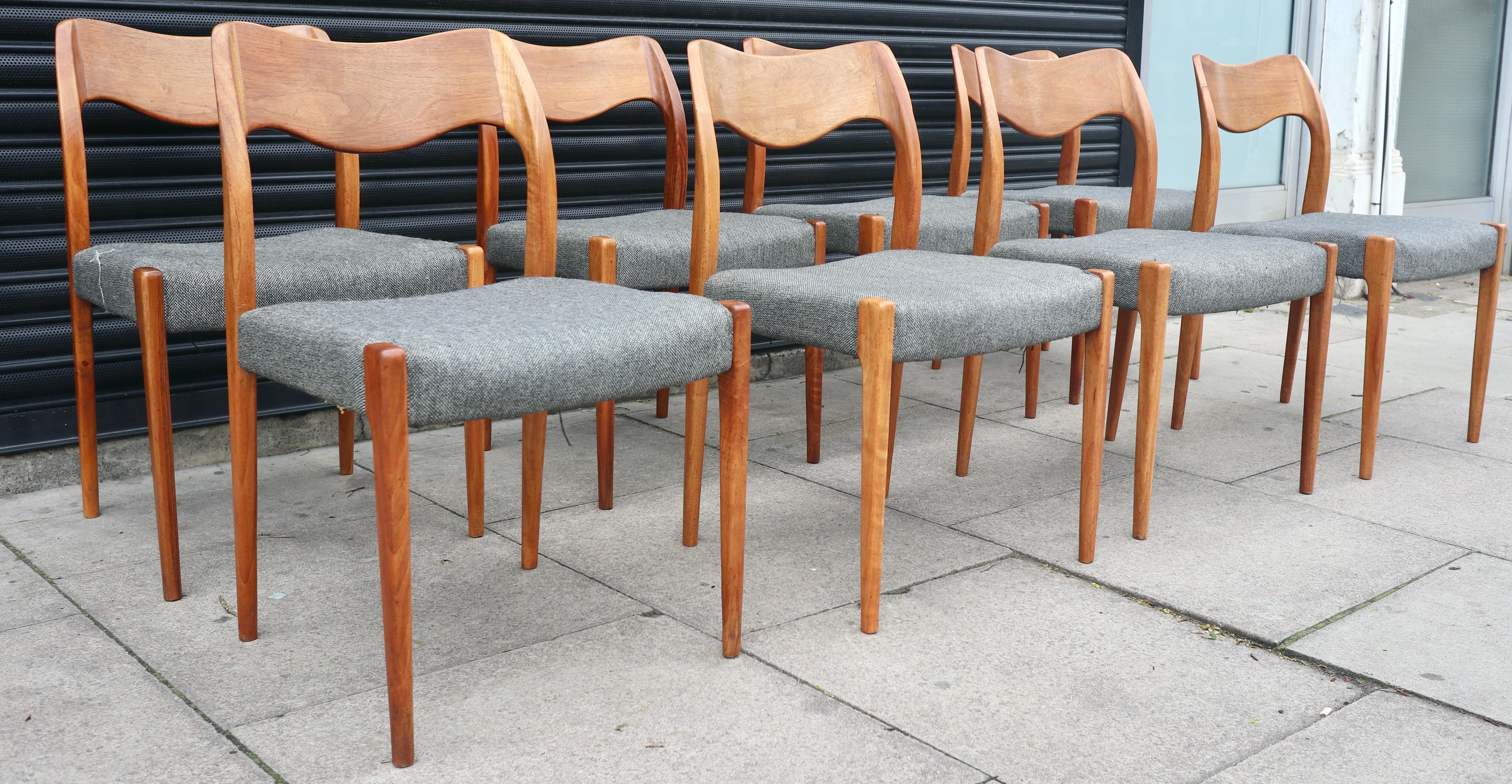 20th Century 8x 1950/60s Niels. O Moller 71 Dining Chairs for J.L. Mollers in walnut For Sale