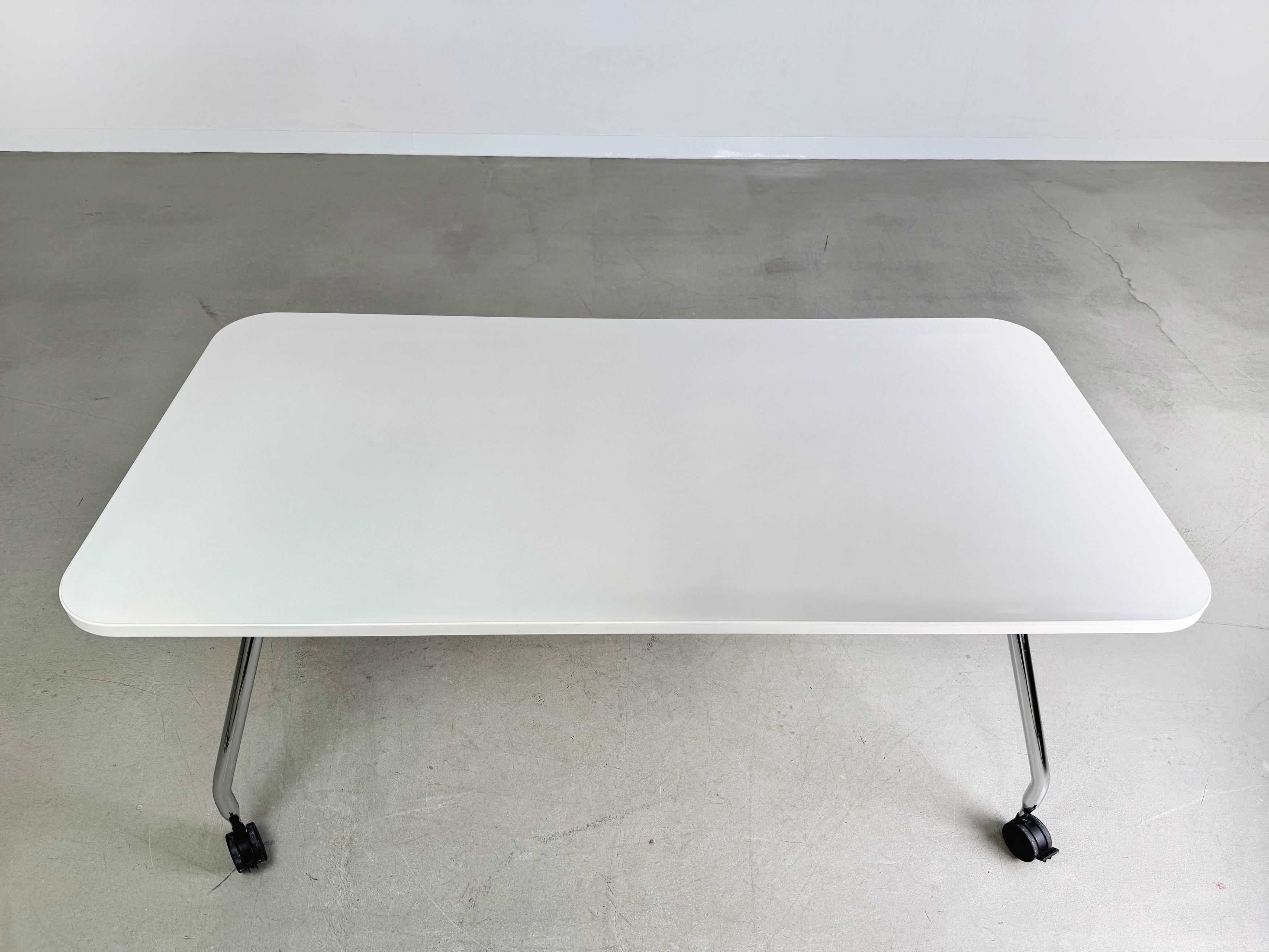 7x Vitra Schreibtisch Ad Hoc Antonio Citterio auf Rollen Soft Light In Good Condition For Sale In Berlin, DE