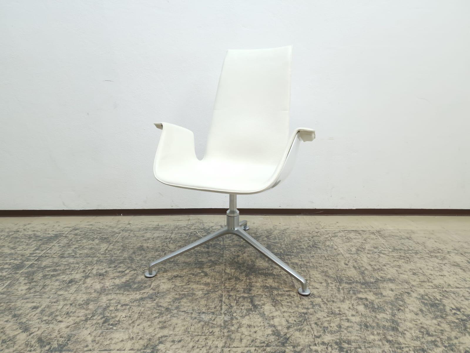 Hiermit handelt es sich um 8x Walter Knoll FK Sessel Set


Auch einzeln erhältlich oder paarweise


Schalensessel 