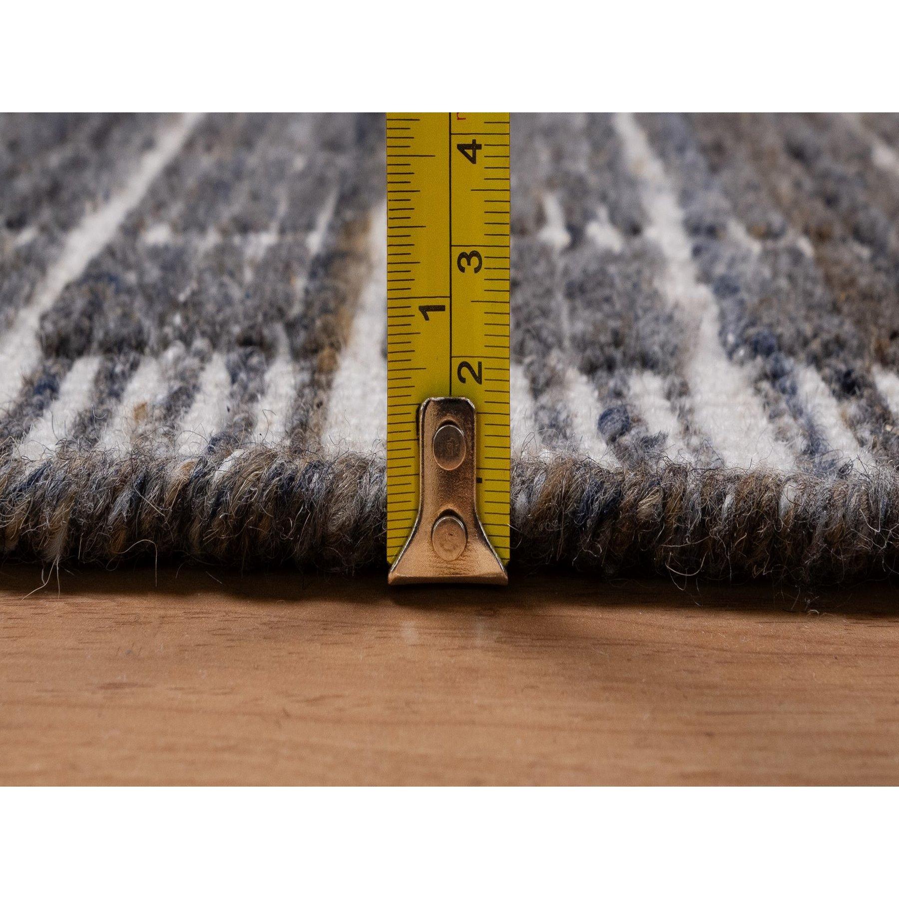 8'x10' Ash Gray Modern Plain Decor Box Design Soft Wool Loomed Knotted Rug For Sale 4