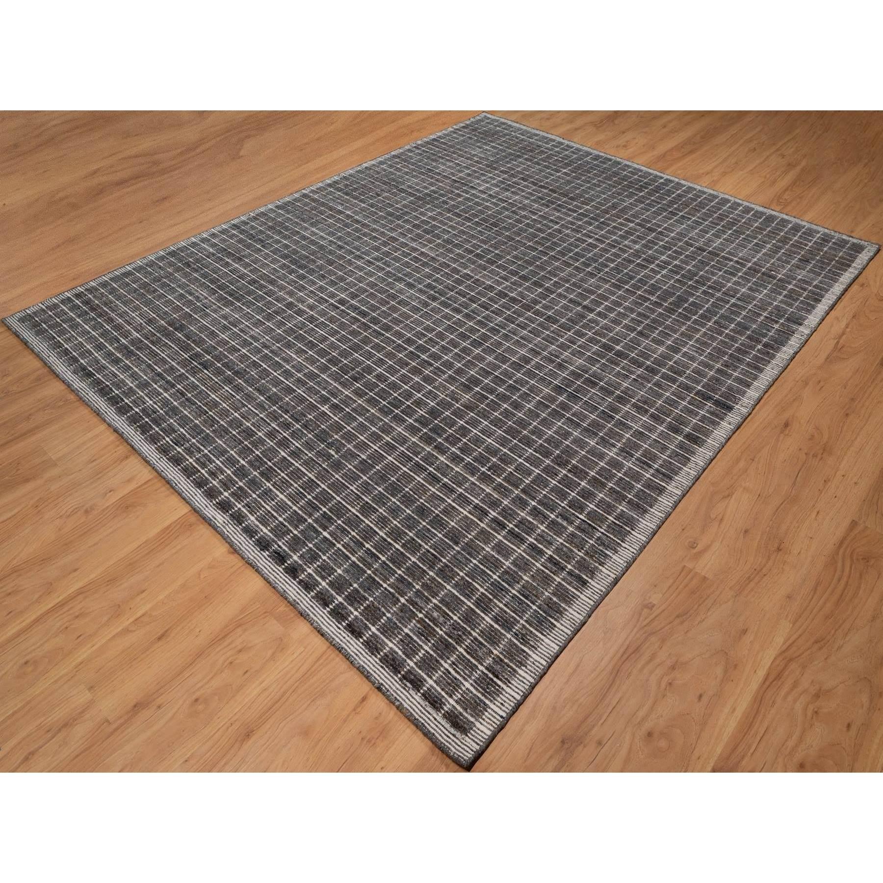 Indian 8'x10' Ash Gray Modern Plain Decor Box Design Soft Wool Loomed Knotted Rug For Sale