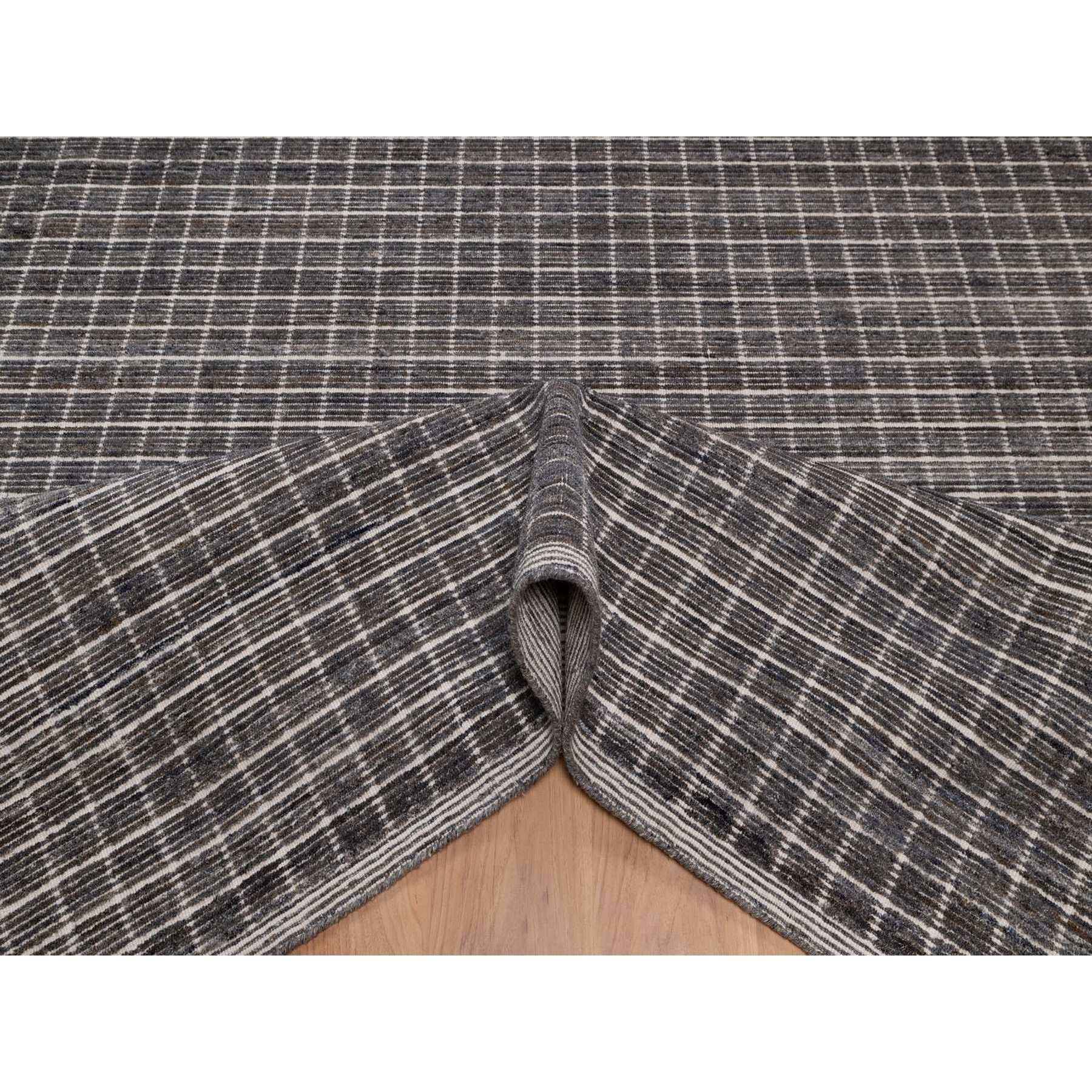 8'x10' Ash Gray Modern Plain Decor Box Design Soft Wool Loomed Knotted Rug In New Condition For Sale In Carlstadt, NJ