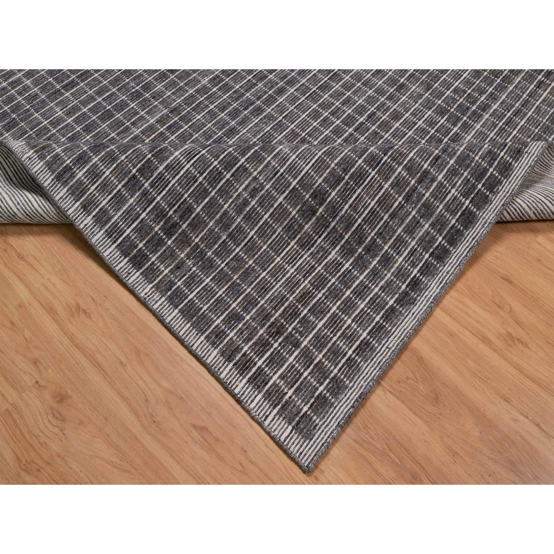 Contemporary 8'x10' Ash Gray Modern Plain Decor Box Design Soft Wool Loomed Knotted Rug For Sale