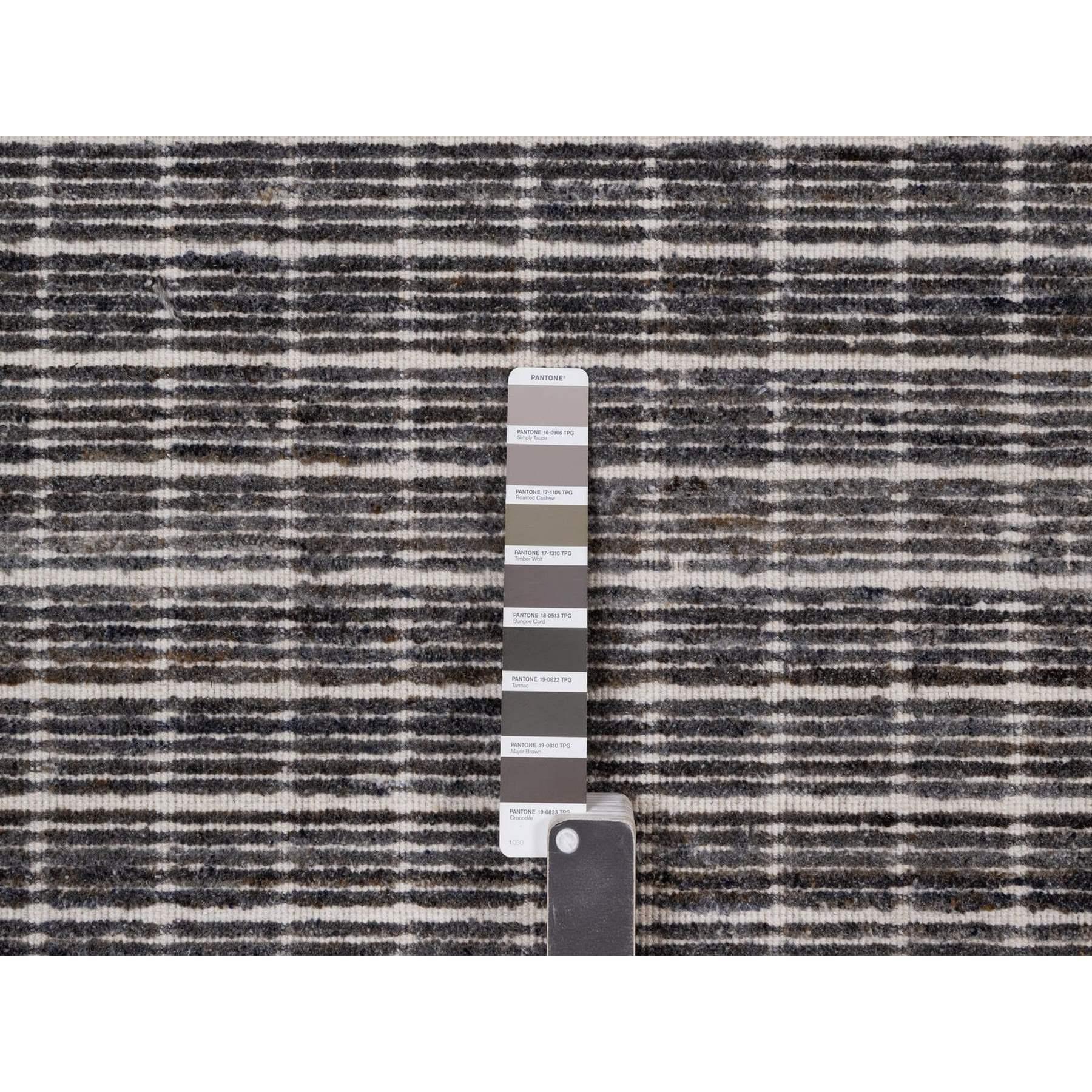 8'x10' Ash Gray Modern Plain Decor Box Design Soft Wool Loomed Knotted Rug For Sale 1
