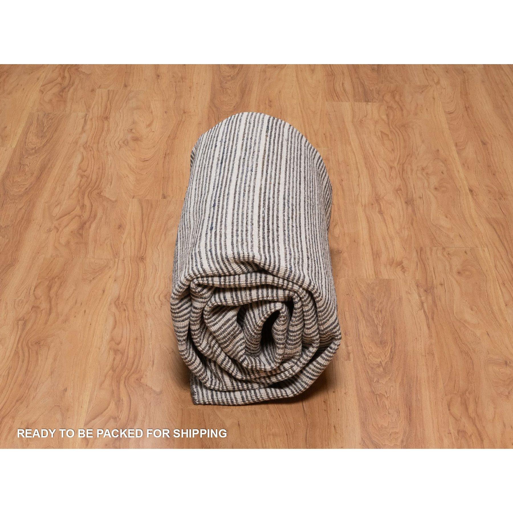 8'x10' Ash Gray Modern Plain Decor Box Design Soft Wool Loomed Knotted Rug For Sale 3