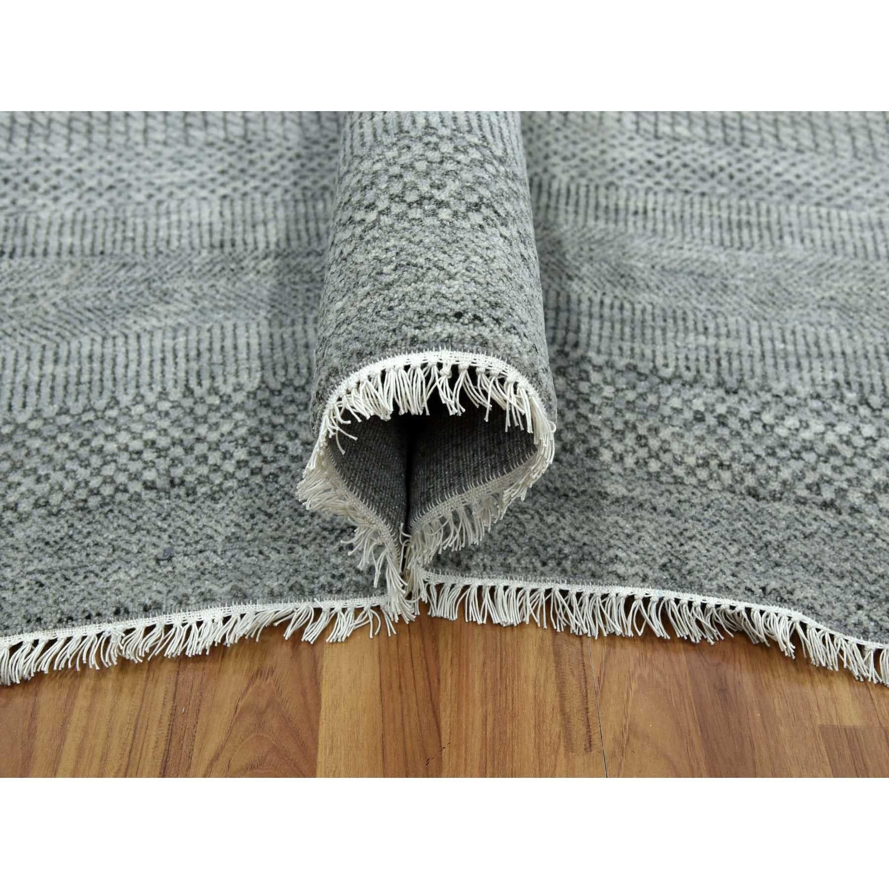 8'x10' Ash Gray Wool and Silk Hand Knotted Grass Design Dense Weave Rug In New Condition For Sale In Carlstadt, NJ