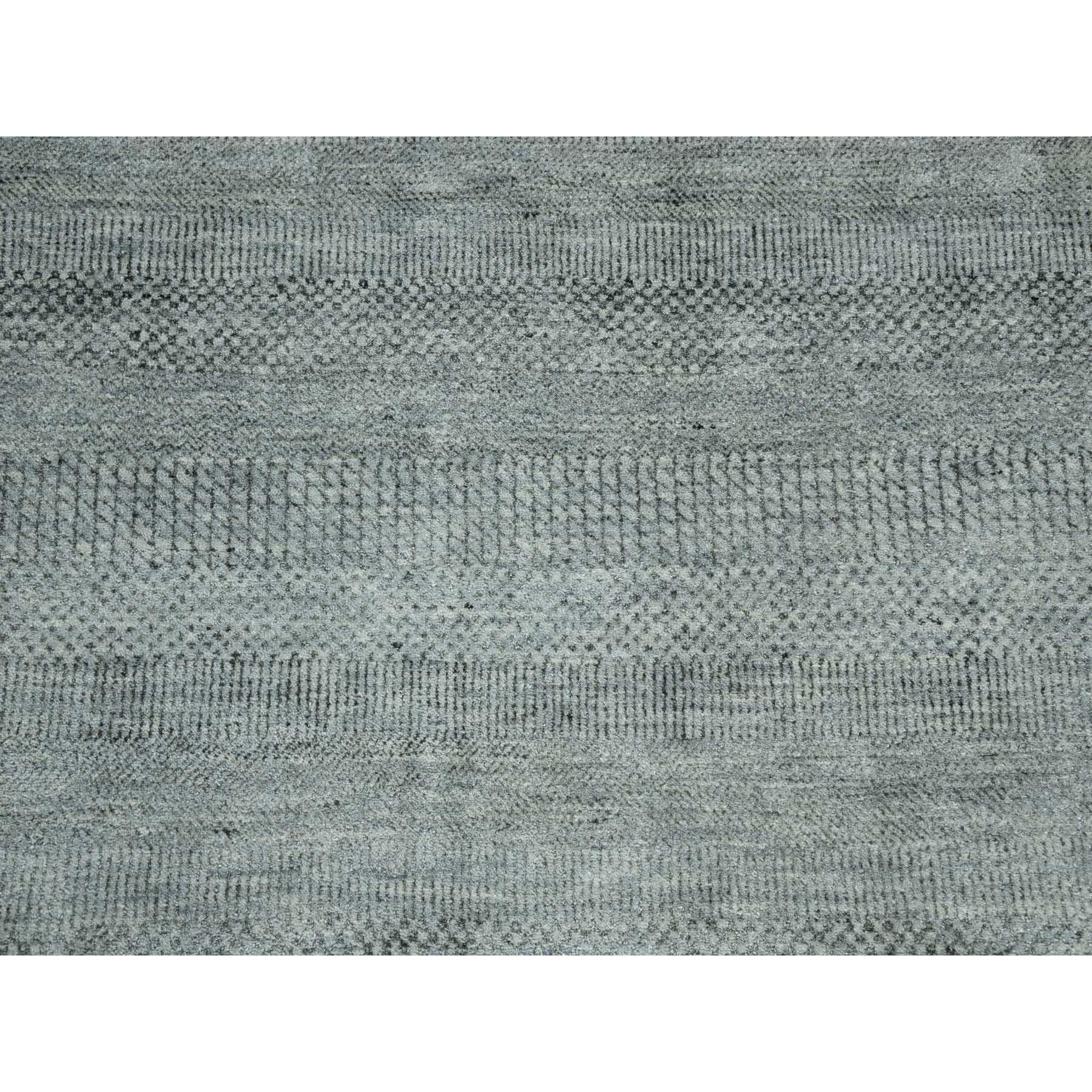 8'x10' Ash Gray Wool and Silk Hand Knotted Grass Design Dense Weave Rugs (Tappeto grigio cenere in lana e seta a trama fitta) in vendita 1