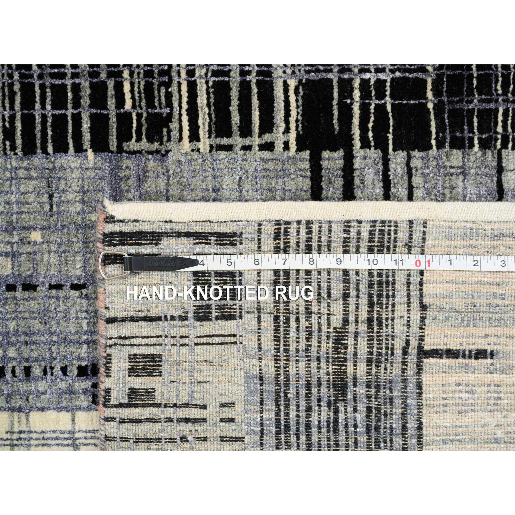 8'x10' Nero e Grigio, Tappeto Ghazni in Lana e Seta, Design Moderno, Annodato a Mano in vendita 6