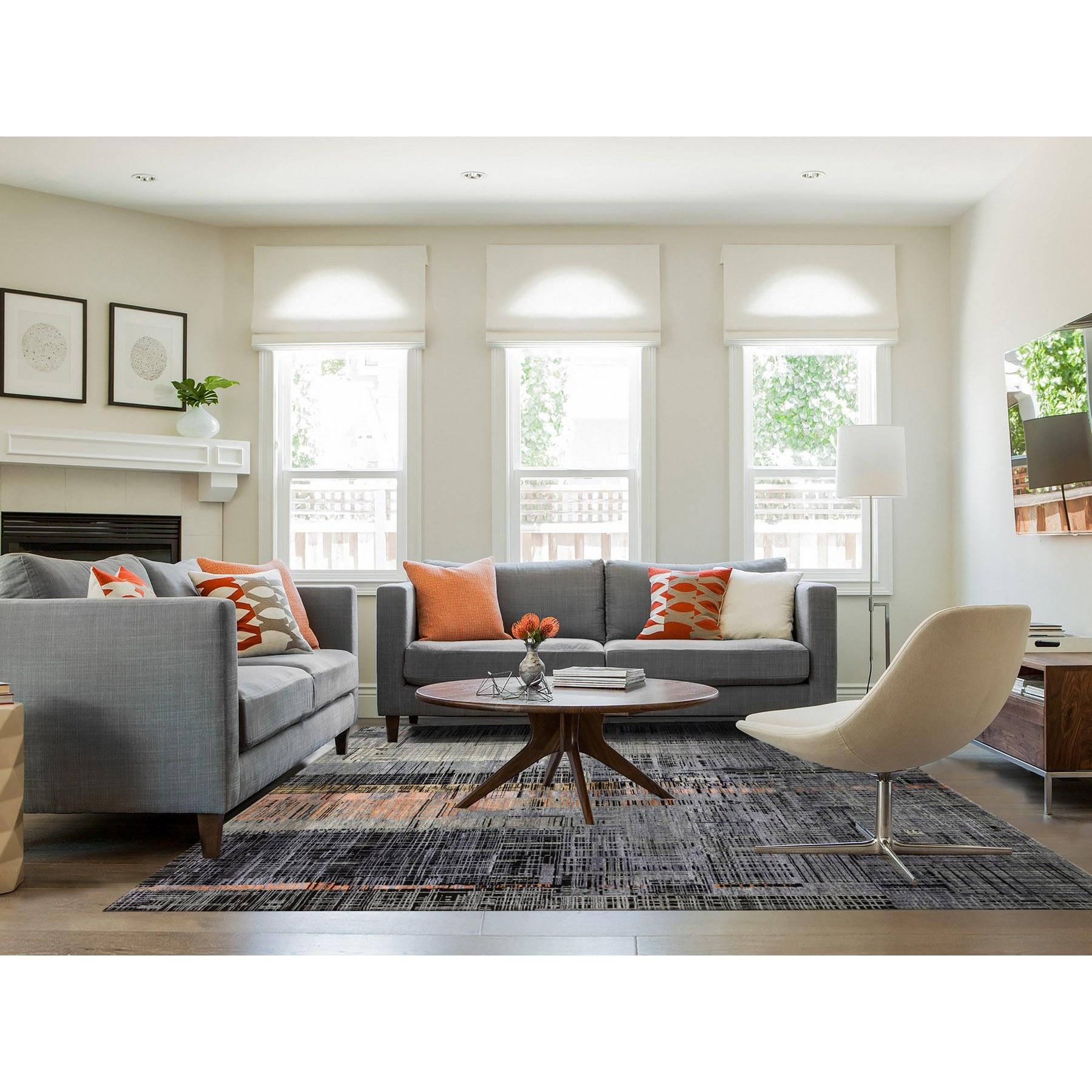Si tratta di un autentico tappeto orientale in nero e grigio, in lana e seta Ghazni, dal design a strisce colorate e moderne, annodato a mano. È stato annodato per mesi e mesi con tecniche di tessitura secolari da esperti artigiani.
Materiali
