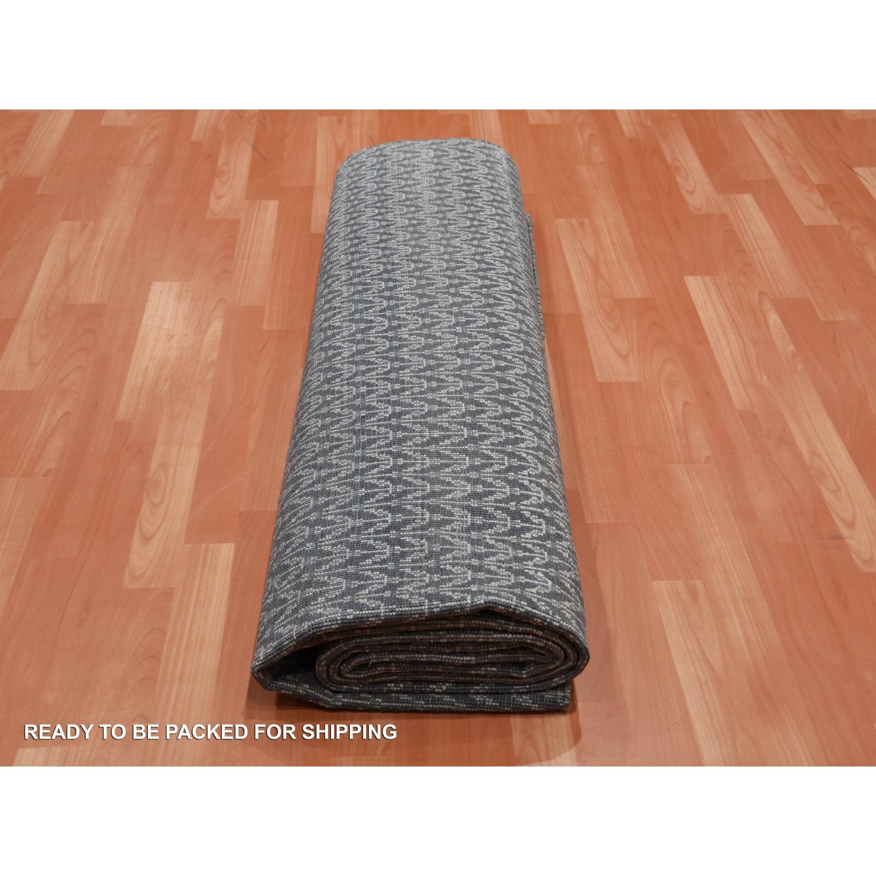 8'x10' Schwarzer, handgeknüpfter Wollteppich aus reiner, gehobener Seide mit sich wiederholendem Muster im Angebot 4