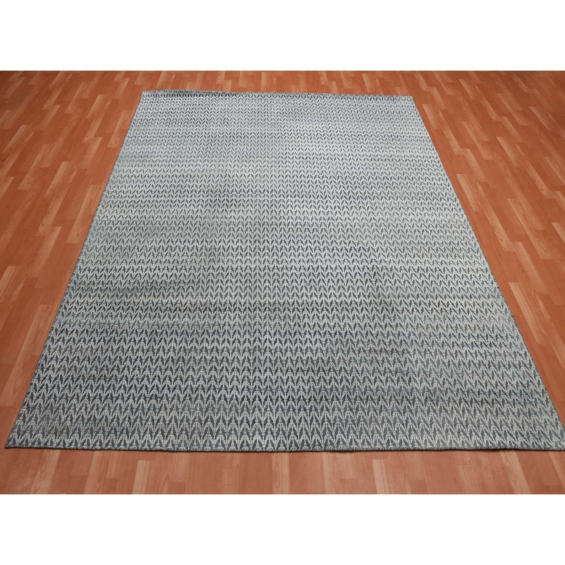 8'x10' Schwarzer, handgeknüpfter Wollteppich aus reiner, gehobener Seide mit sich wiederholendem Muster (Indisch) im Angebot
