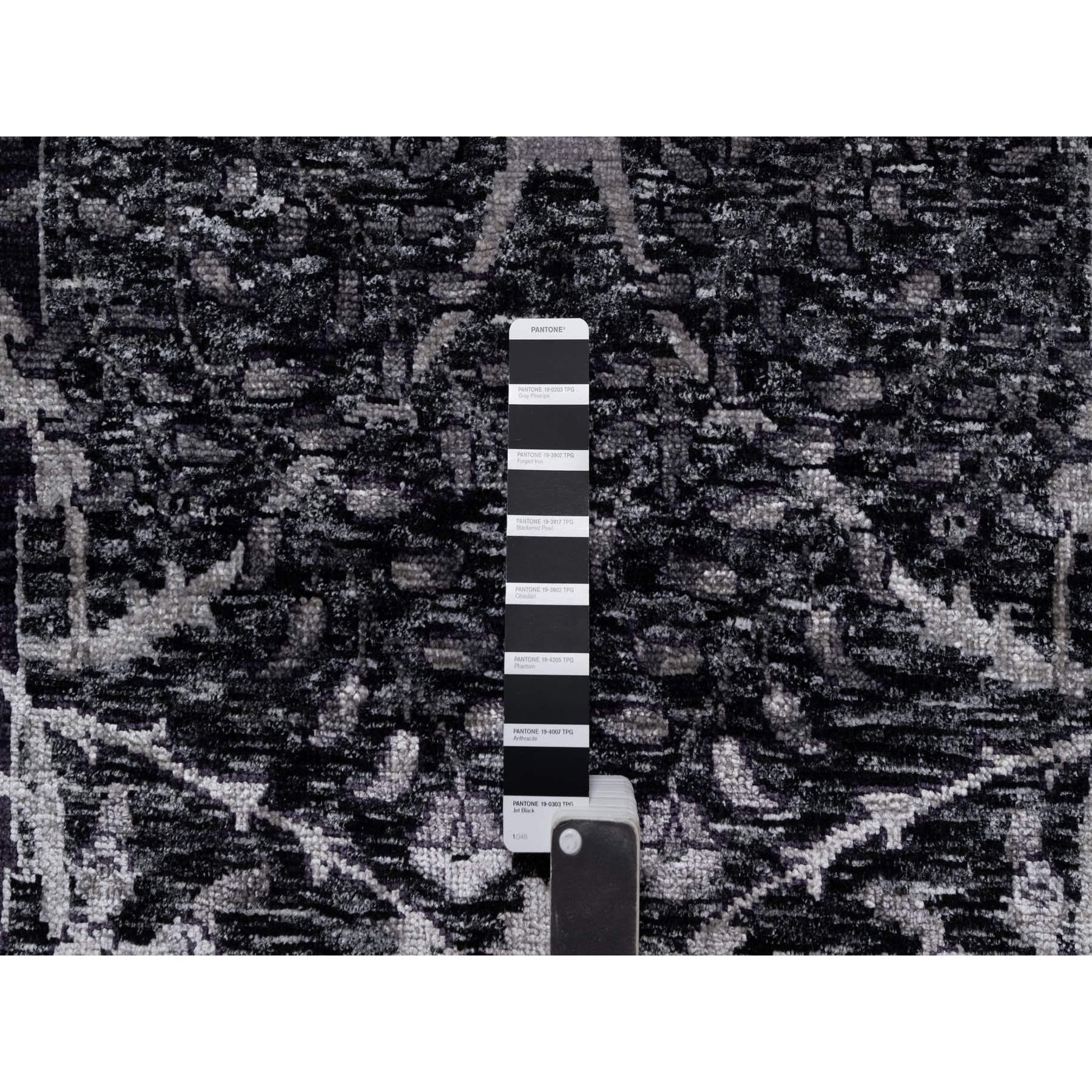 Laine 8'x10' Tapis noué à la main en laine et soie noire à motif de feuilles de faucille et à poils souples en vente