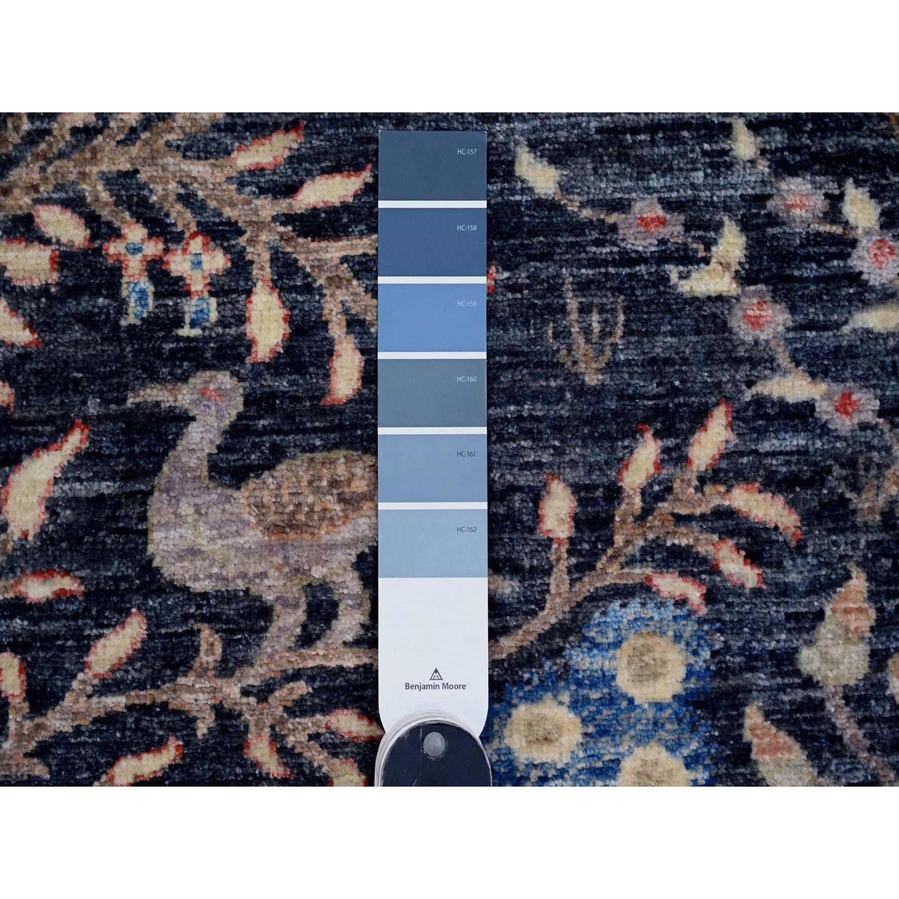 8'x10' Blue Afghan Peshawar Birds of Paradise Design Hand Knotted Soft Wool Rug (21. Jahrhundert und zeitgenössisch) im Angebot