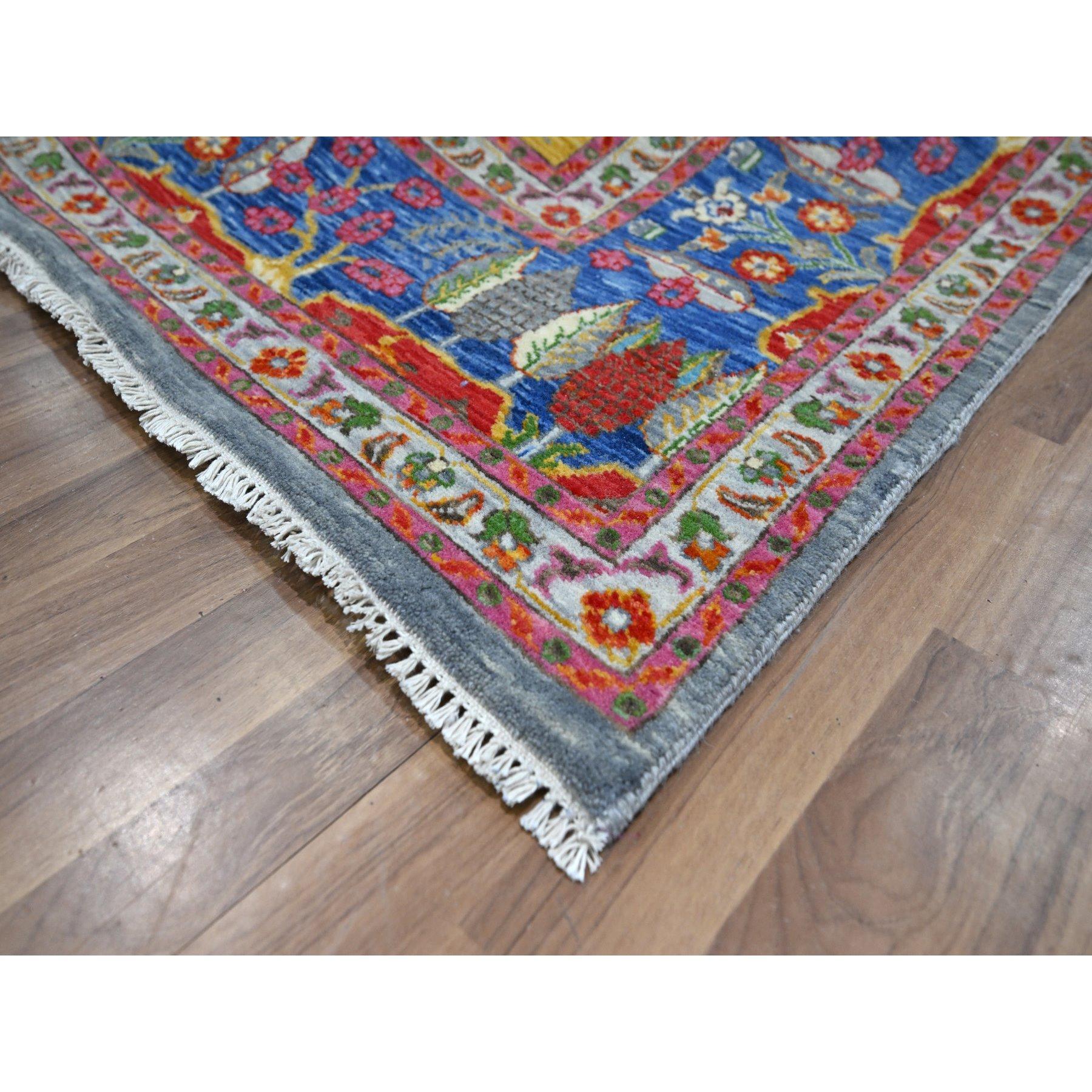 8'x10' Alfombra de lana anudada a mano con diseño de montañas y árboles de colores azules en Nuevo estado para la venta en Carlstadt, NJ