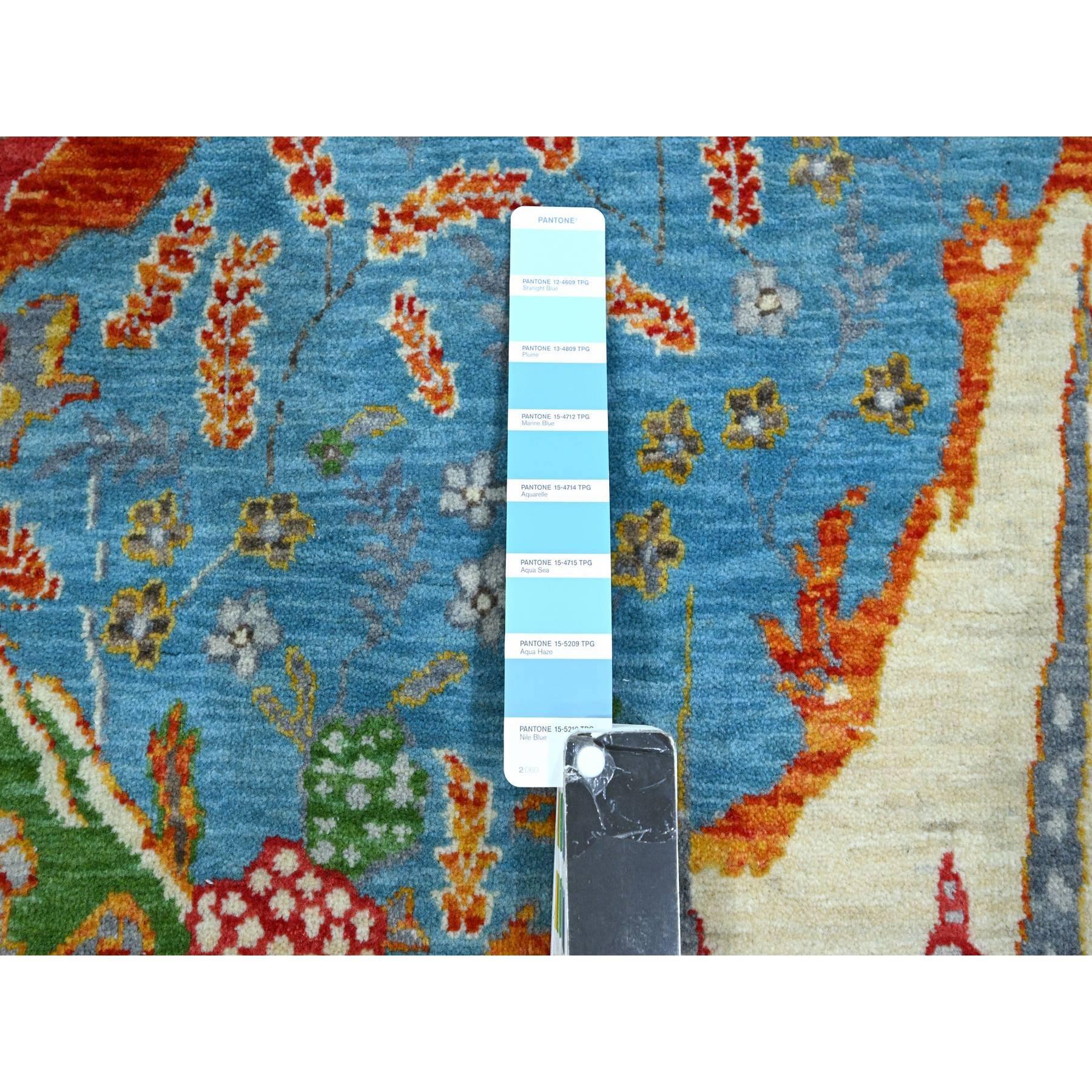 8'x10' Alfombra de lana anudada a mano con diseño de montañas y árboles de colores azules Siglo XXI y contemporáneo en venta