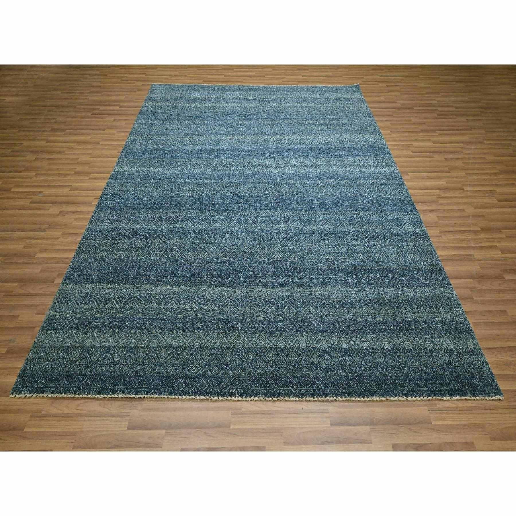 Bleu égéen, motif Kohinoor Herat, petit motif géométrique répétitif en forme de diamant, pure laine, ton sur ton, noué à la main, sans bordures, doux au toucher, tapis oriental
Matières premières : Laine
Latex : Pas de poils 
hauteur : 0,25