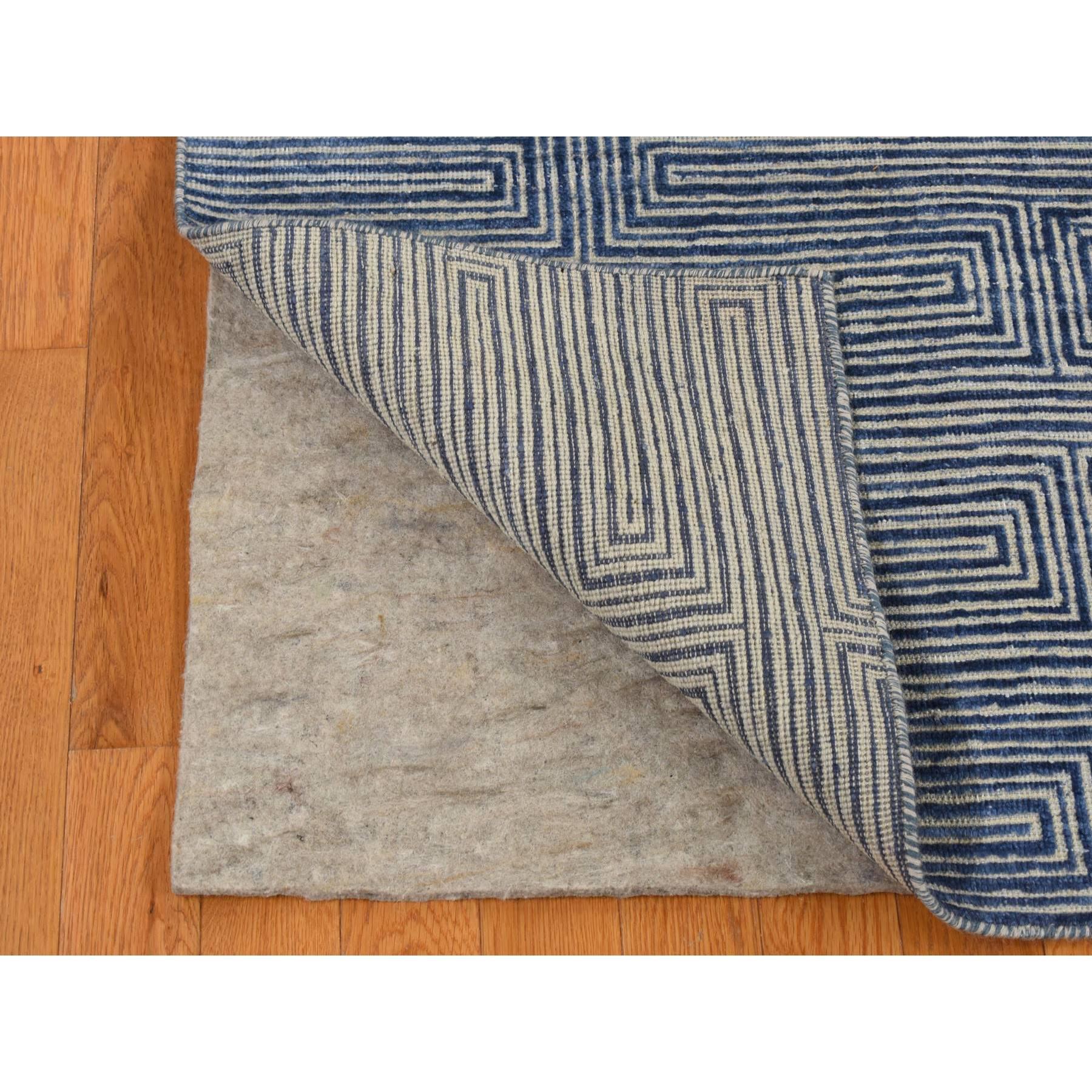 Noué à la main 8'x10' Tapis noué à la main en soie et laine à motifs de labyrinthe en vente