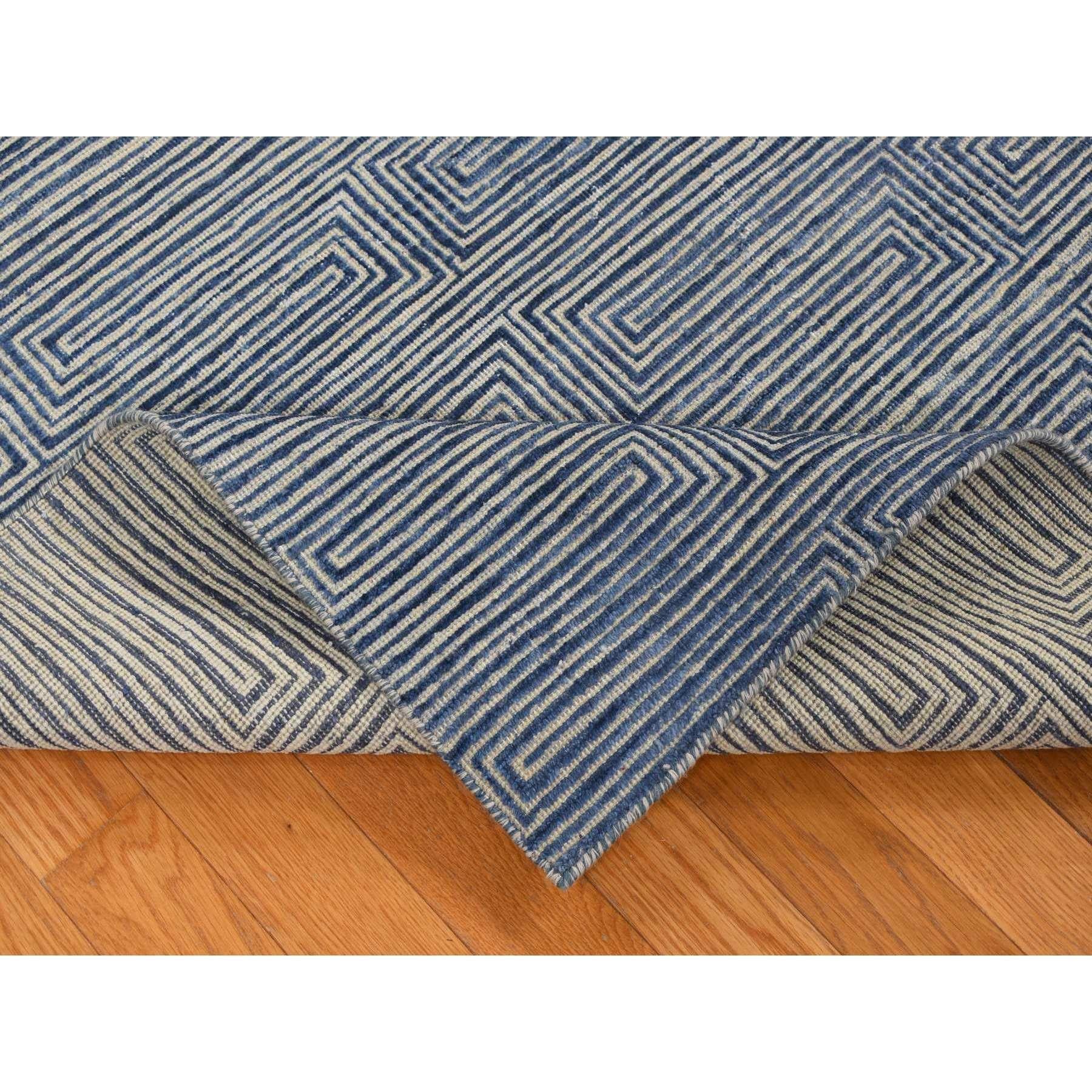 8'x10' Tapis noué à la main en soie et laine à motifs de labyrinthe Neuf - En vente à Carlstadt, NJ
