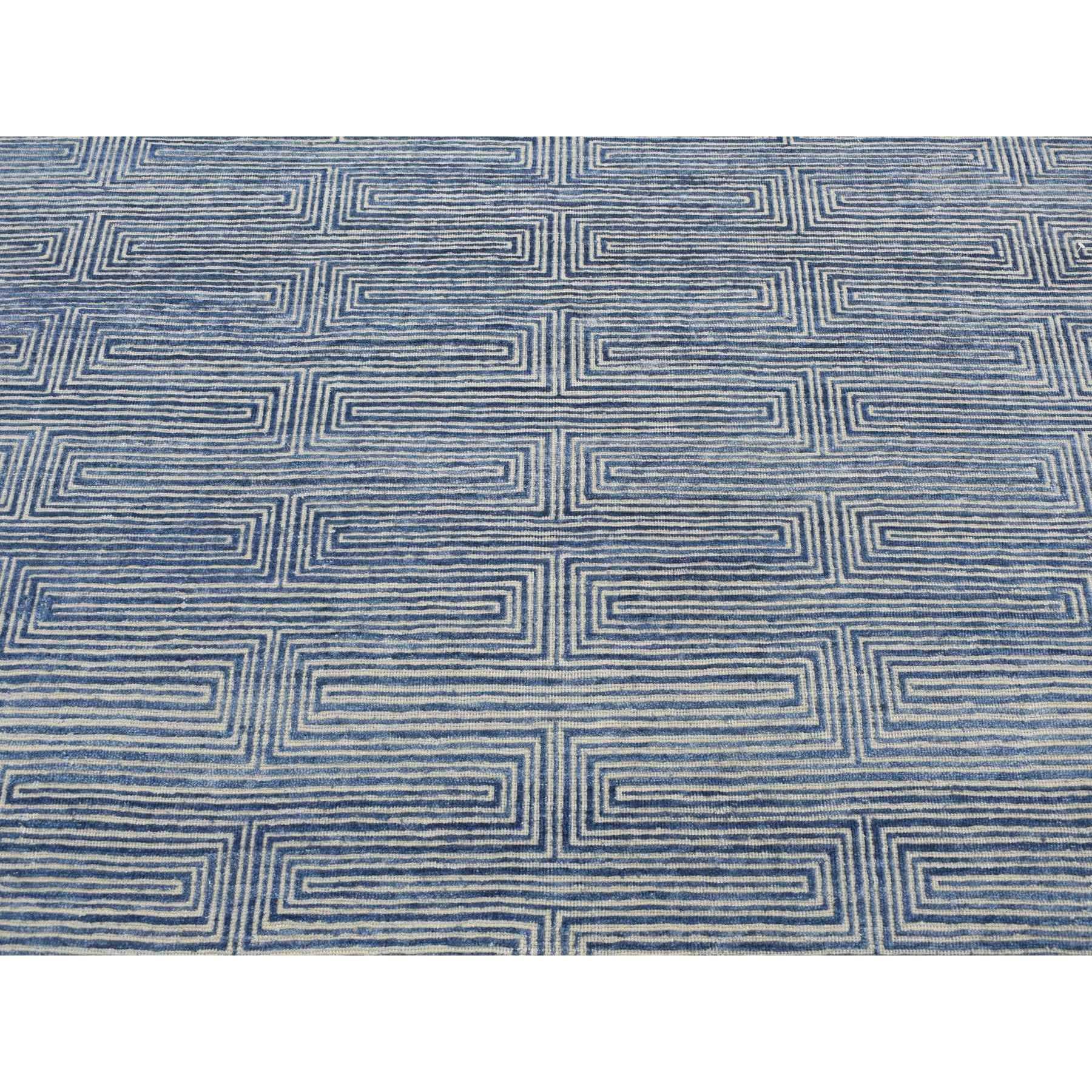 8'x10' Tapis noué à la main en soie et laine à motifs de labyrinthe en vente 1