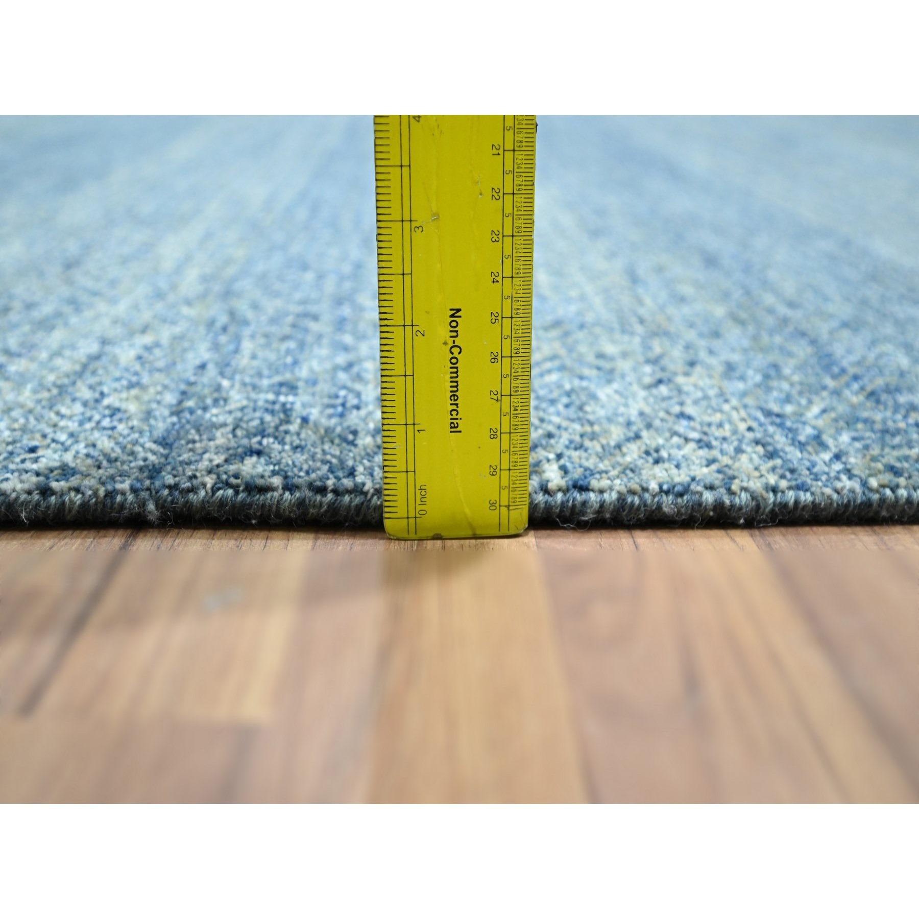 8'x10' Blauer kleiner geometrischer sich wiederholender Diamant-Design-Teppich aus handgeknüpfter Wolle im Angebot 4