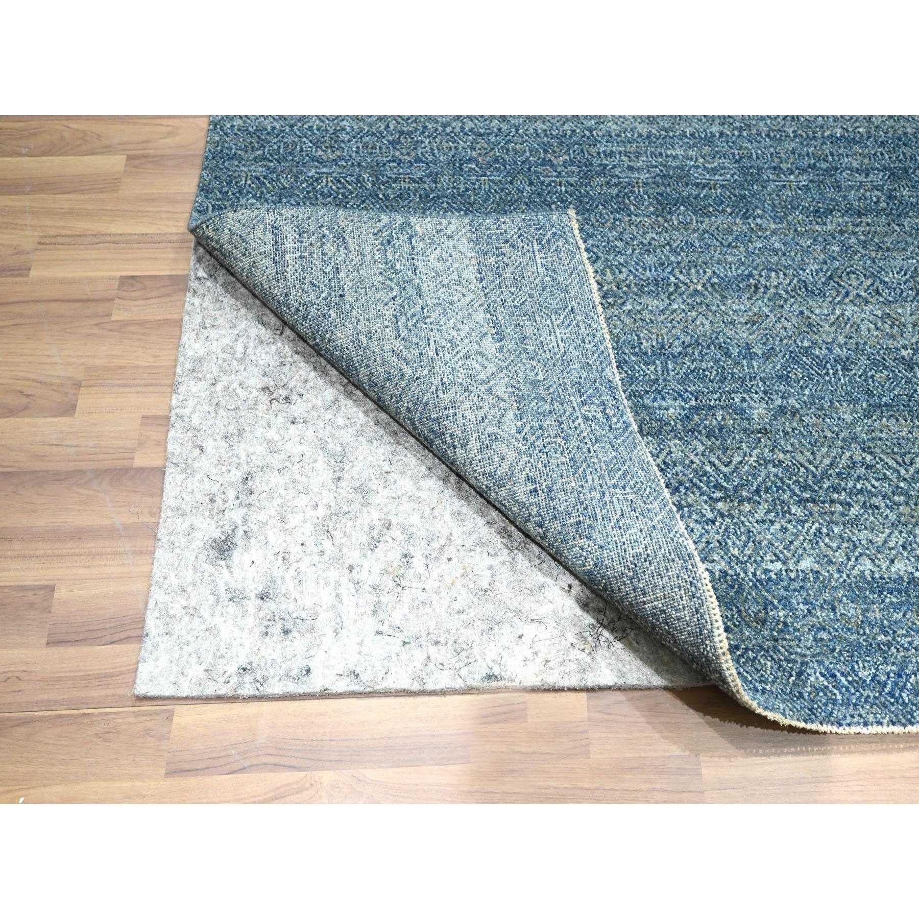 8'x10' Blauer kleiner geometrischer sich wiederholender Diamant-Design-Teppich aus handgeknüpfter Wolle (Handgeknüpft) im Angebot