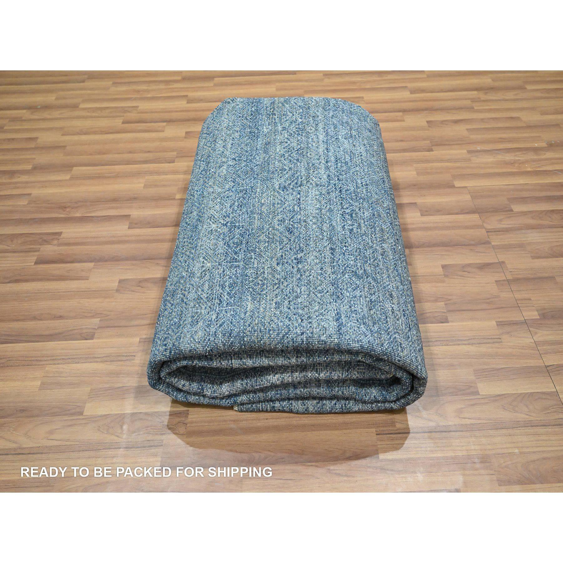 8'x10' Blauer kleiner geometrischer sich wiederholender Diamant-Design-Teppich aus handgeknüpfter Wolle im Angebot 3