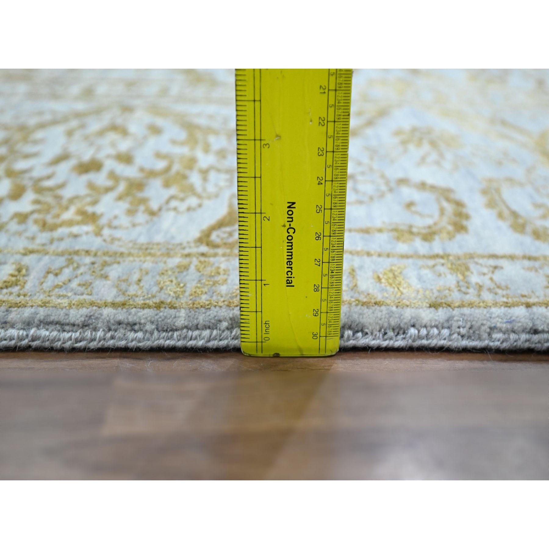 8'x10' Blau mit Brown Persischer Einfluss Design Wolle & Seide Handgeknüpfter Teppich im Angebot 4