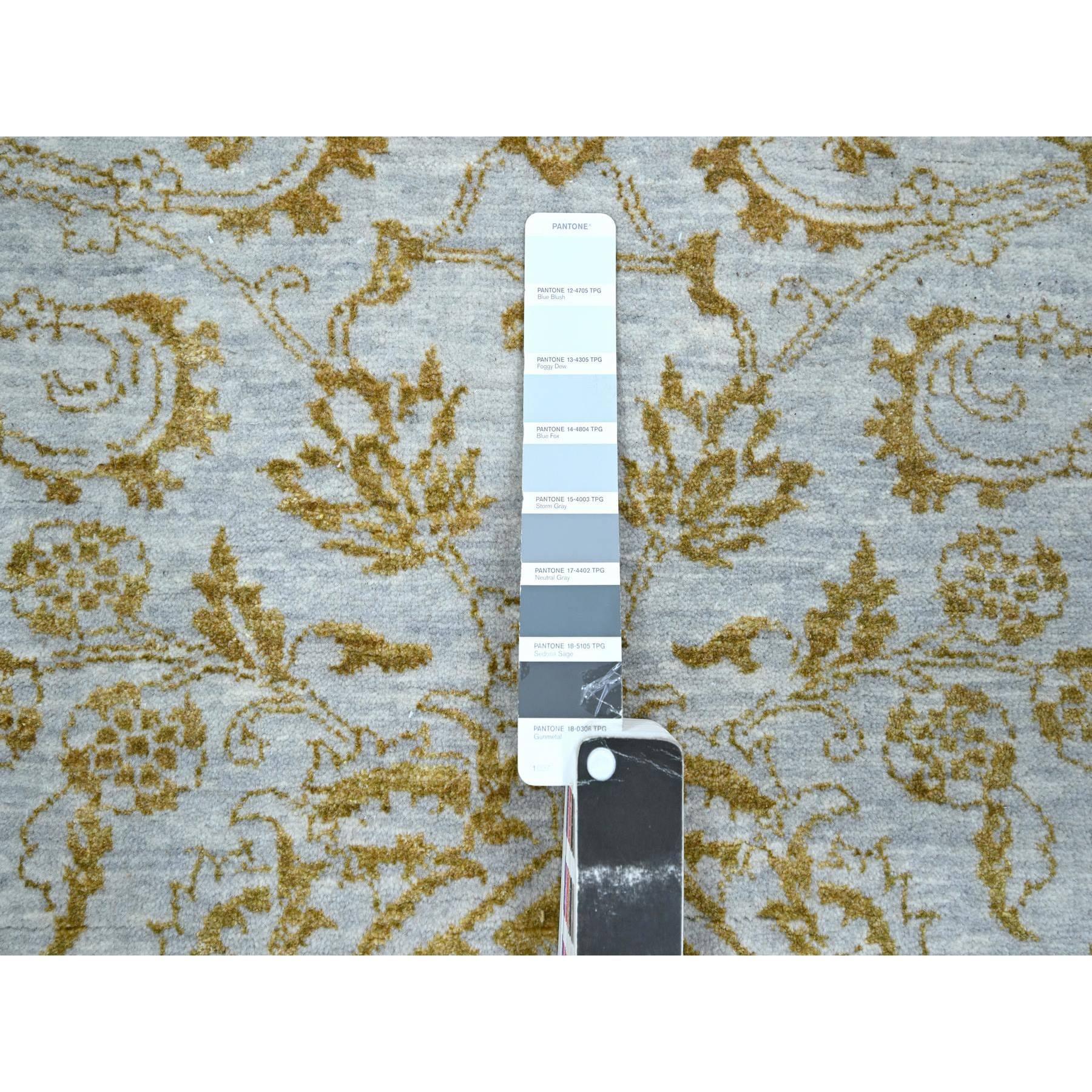 8'x10' Blau mit Brown Persischer Einfluss Design Wolle & Seide Handgeknüpfter Teppich im Angebot 1