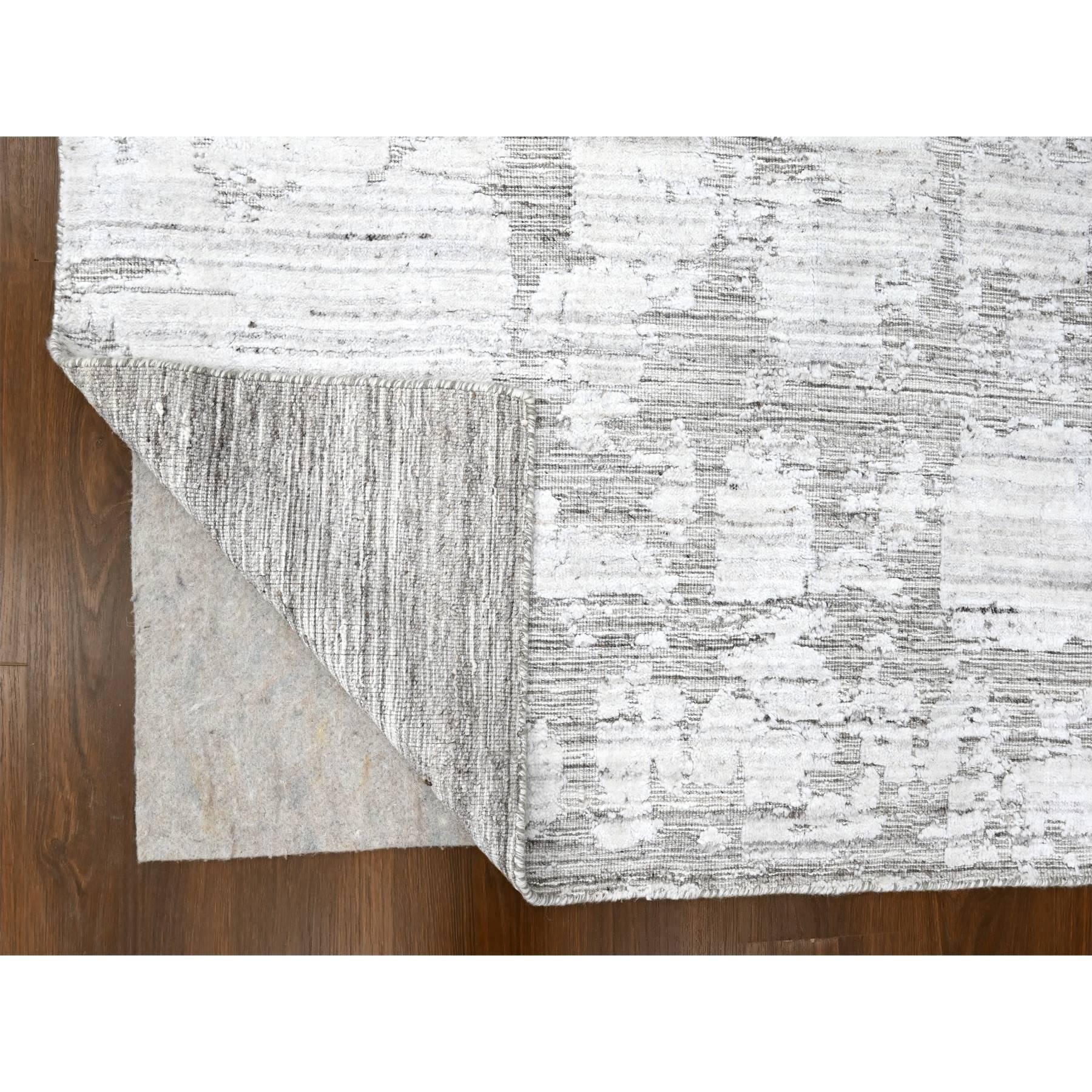 Indien Tapis 8'x10' Bone White, laine et soie végétale, tissé à la main, Design Modern en vente