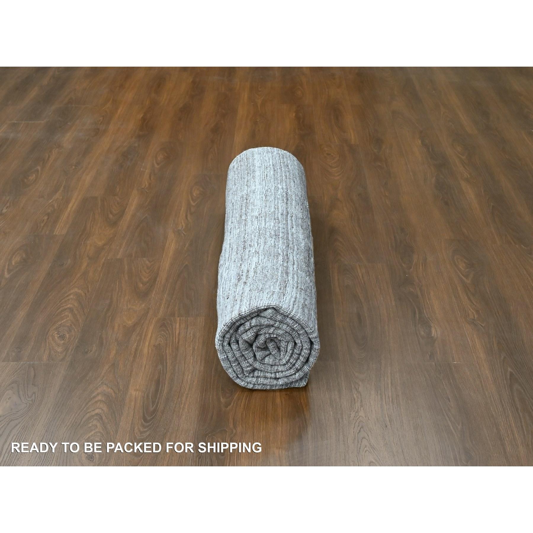 Tapis 8'x10' Bone White, laine et soie végétale, tissé à la main, Design Modern en vente 1