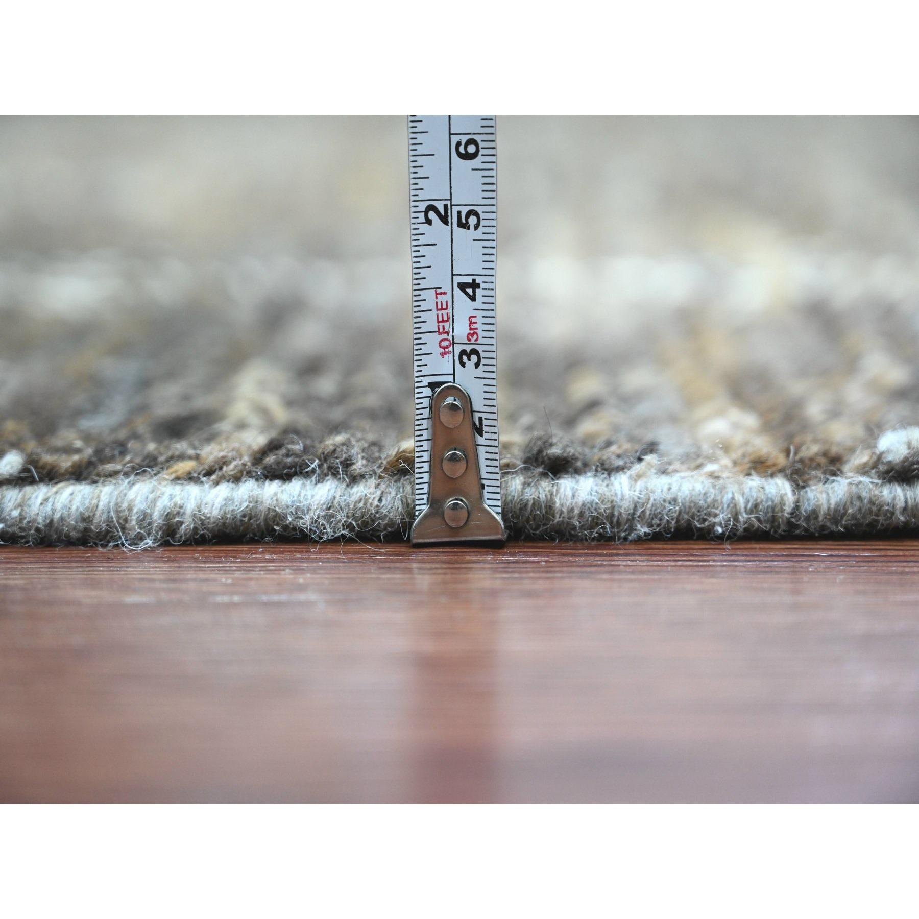8'x10' Brown Marokkanisches Geflecht mit geometrischem Design Handgeknüpfter Teppich aus reiner Wolle im Angebot 4