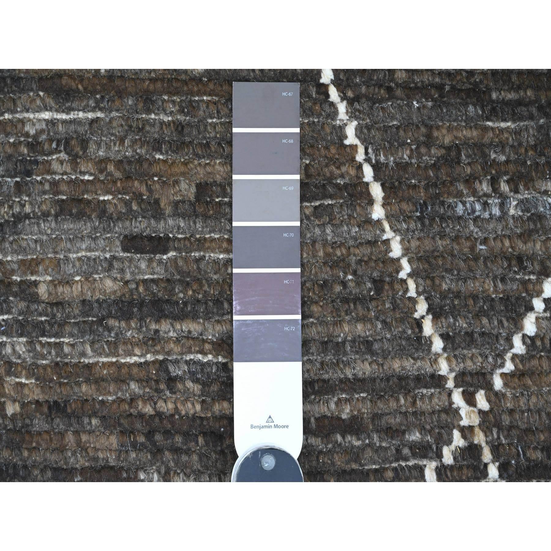 8'x10' Brown Marokkanisches Geflecht mit geometrischem Design Handgeknüpfter Teppich aus reiner Wolle im Angebot 1