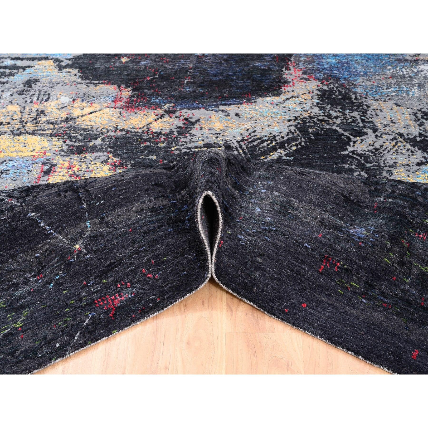 8'x10' Holzkohle Schwarz mit Pop Of Colors Moderner handgeknüpfter Teppich aus Woll-Silber (21. Jahrhundert und zeitgenössisch) im Angebot