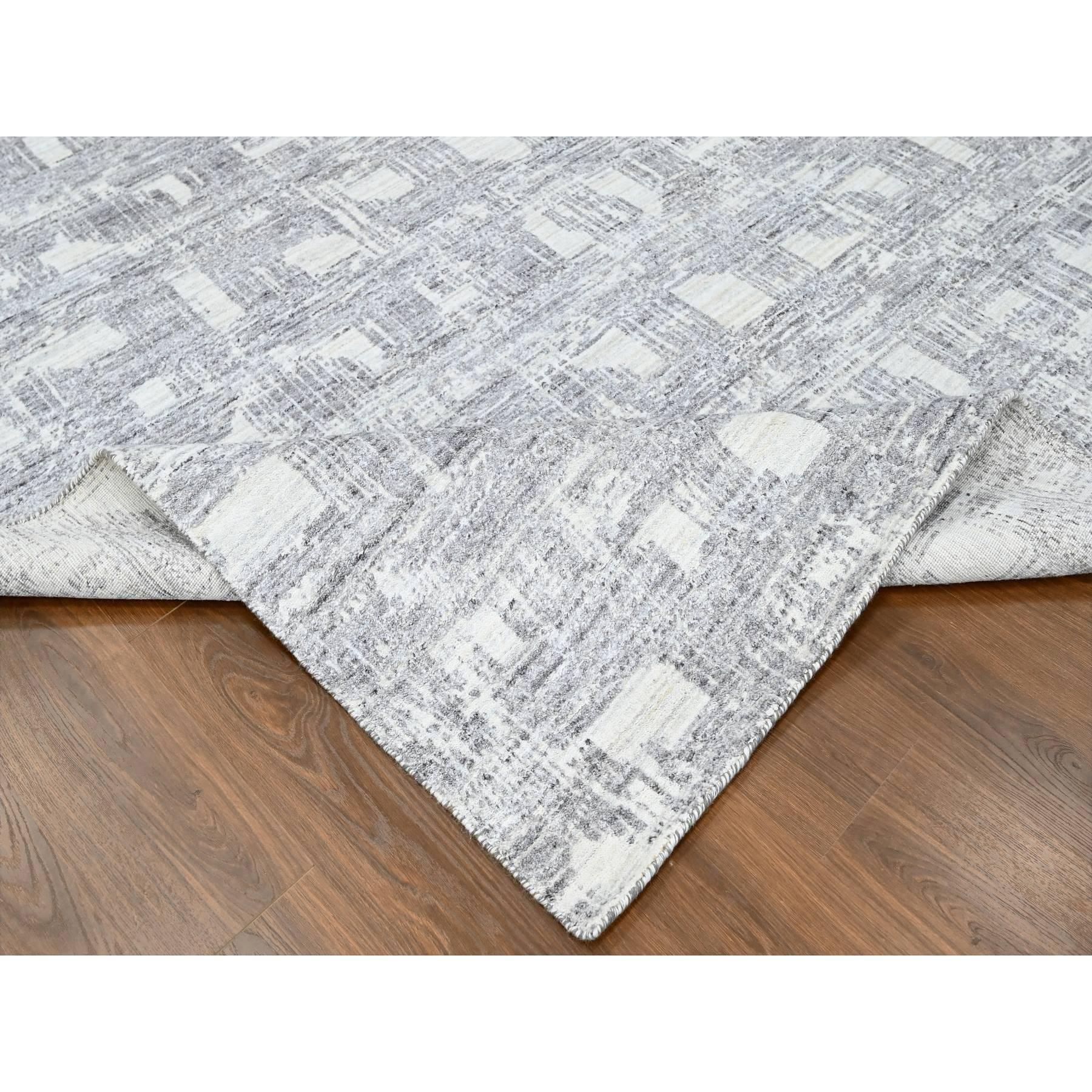 8'x10' Chiffon White Hand Loomed Wool and Plant Based Silk Oriental Rug In New Condition For Sale In Carlstadt, NJ
