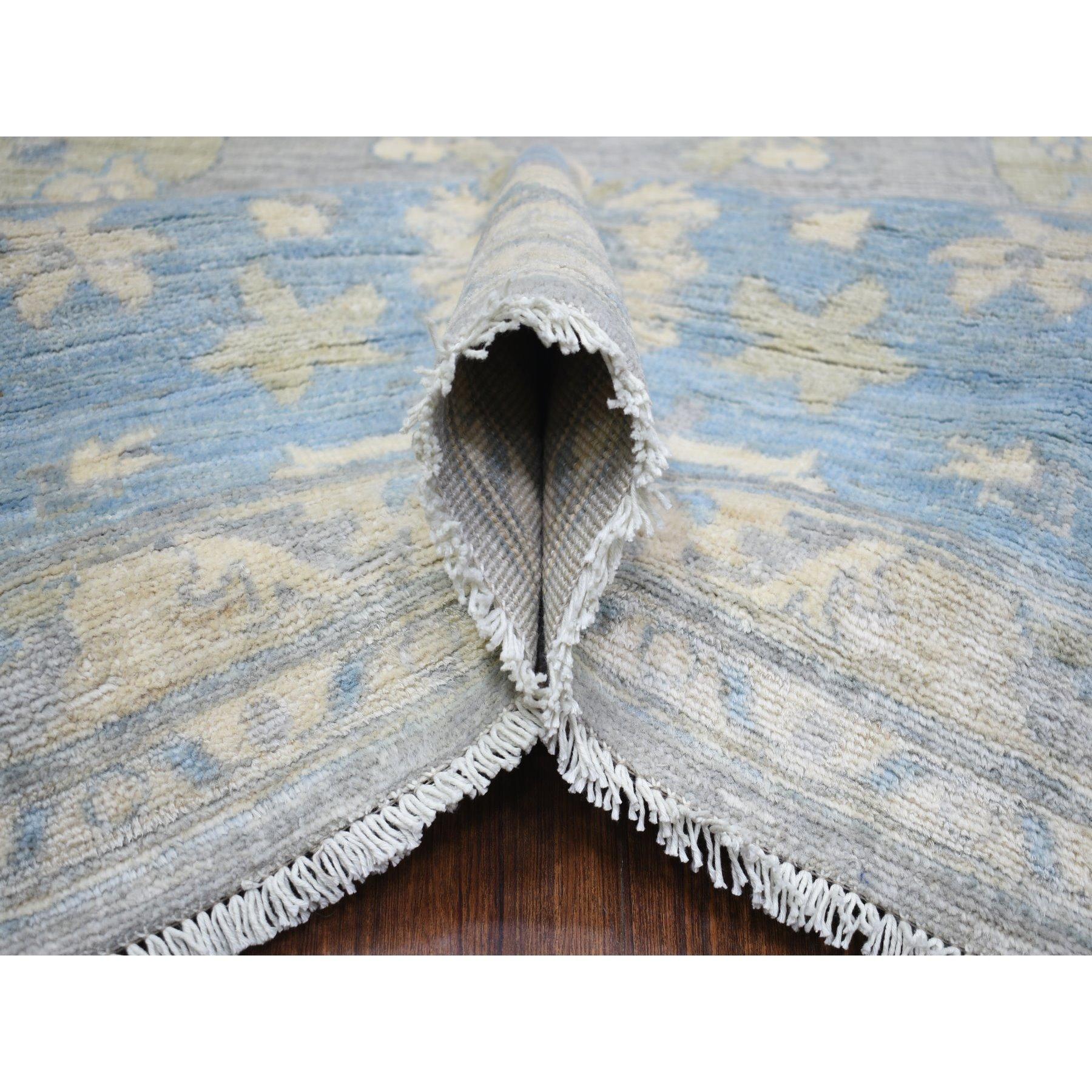 8'x10' Gris nuage, Laine extra douce nouée à la main, Tapis oriental Peshawar plus fin Neuf - En vente à Carlstadt, NJ