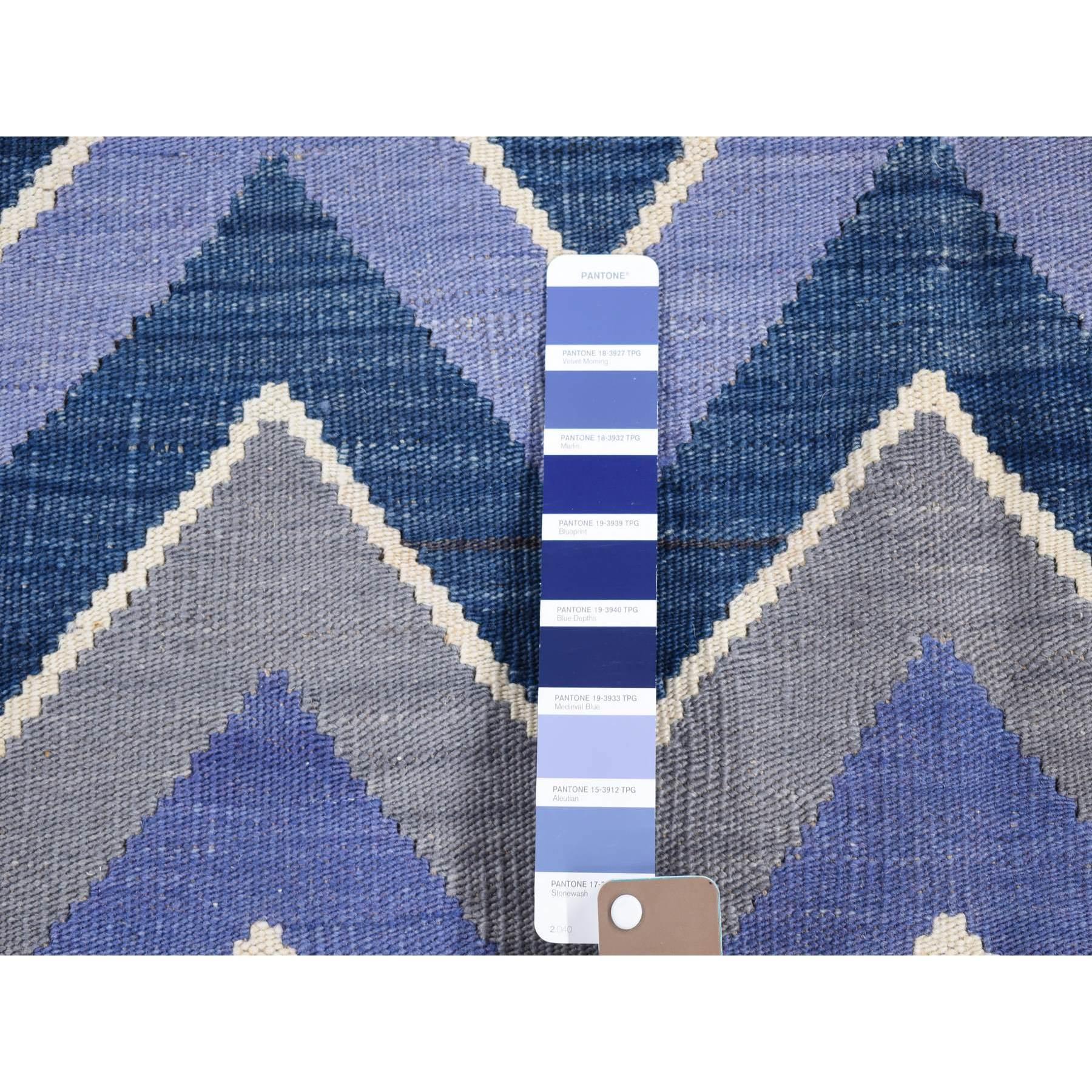 Noué à la main 8'x10' Tapis Kilim Afghan en laine colorée tissé à la main avec design Chevron en vente