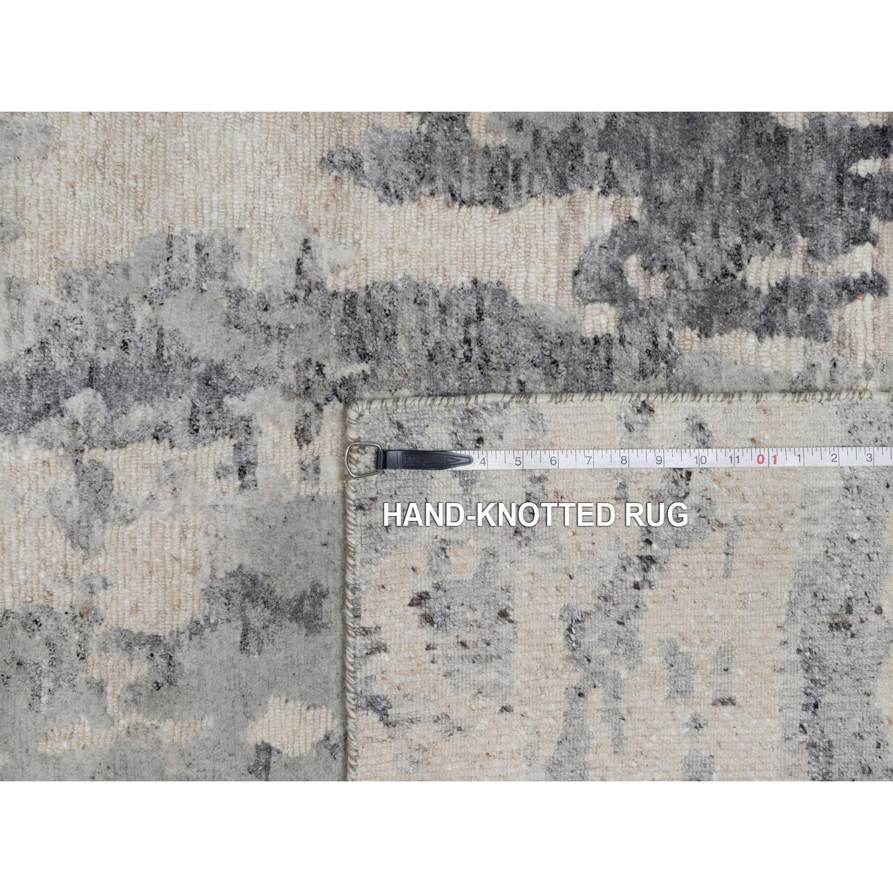 8'x10' Creme Weiß Modernes Design Handgeknüpft Ungefärbt Natürlicher Wollteppich im Angebot 2