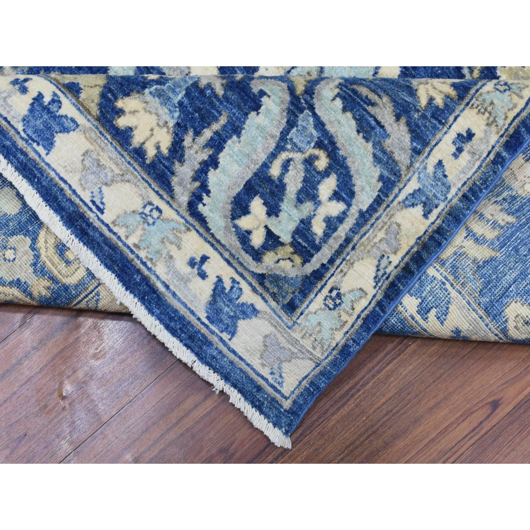 XXI secolo e contemporaneo 8'x10' Blu Denim, Tappeto orientale Peshawar di lana morbida annodata a mano, pregiato in vendita