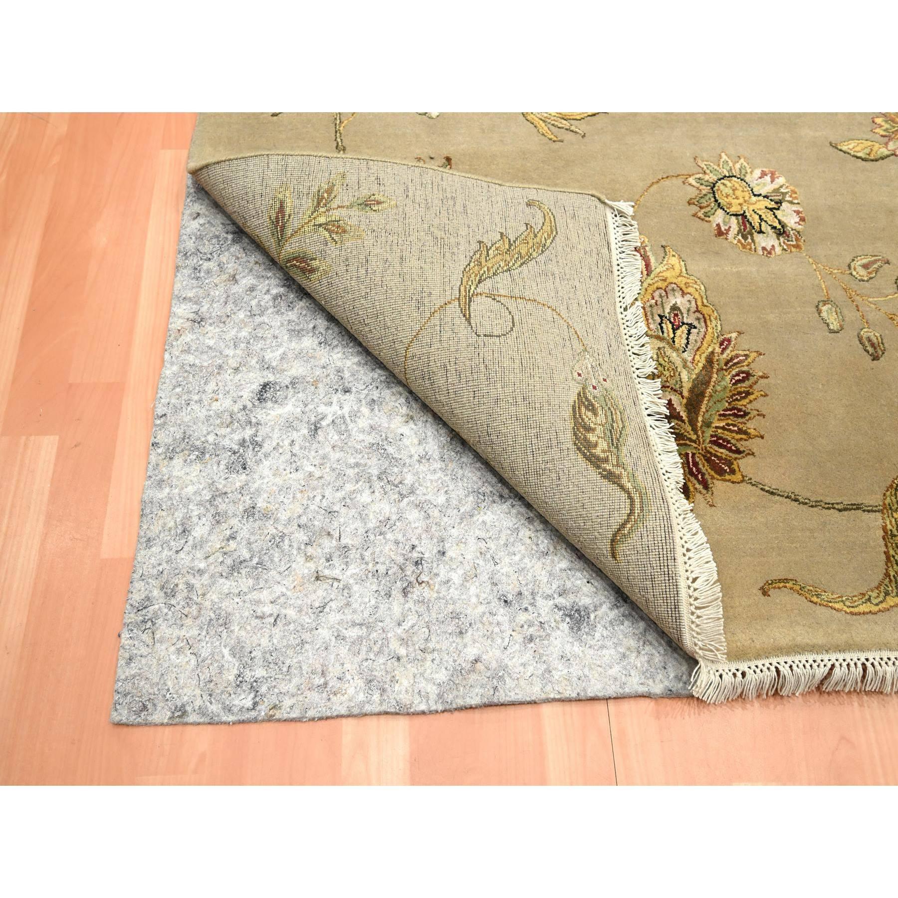 Indiano 8'x10' Ecru Marrone Lana e Seta Disegno Botanico Annodato a Mano Tappeto Orientale in vendita