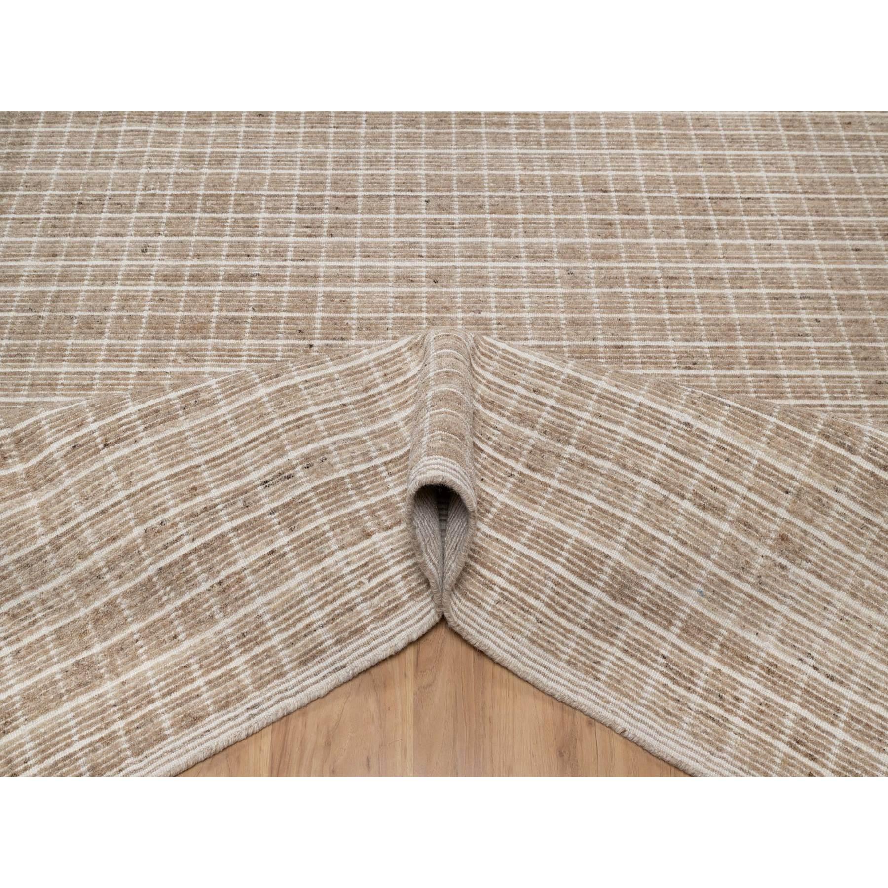 Hand-Woven 8'x10' Frappe Brown Soft Wool Plain Decor Box Design Loomed Knotted Rug For Sale