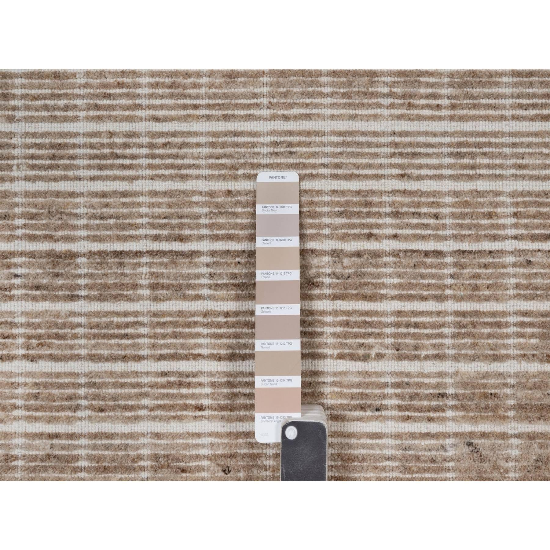 Contemporary 8'x10' Frappe Brown Soft Wool Plain Decor Box Design Loomed Knotted Rug For Sale