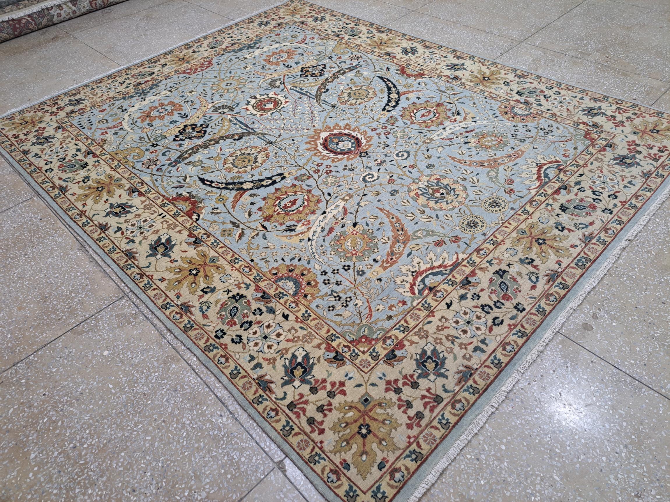 Porta a casa tua un'eleganza senza tempo con questo nuovissimo tappeto annodato a mano, ispirato al classico design Heriz del XVIII secolo.
Ogni pezzo è tessuto meticolosamente dai nostri maestri artigiani in India, utilizzando il 100% di lana