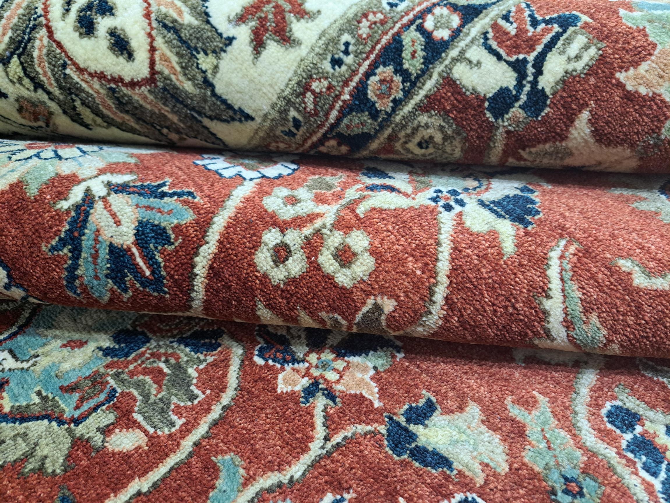 8x10 Ft Nuovissimo tappeto annodato a mano con disegno Heriz antico. 100% lana in vendita 1