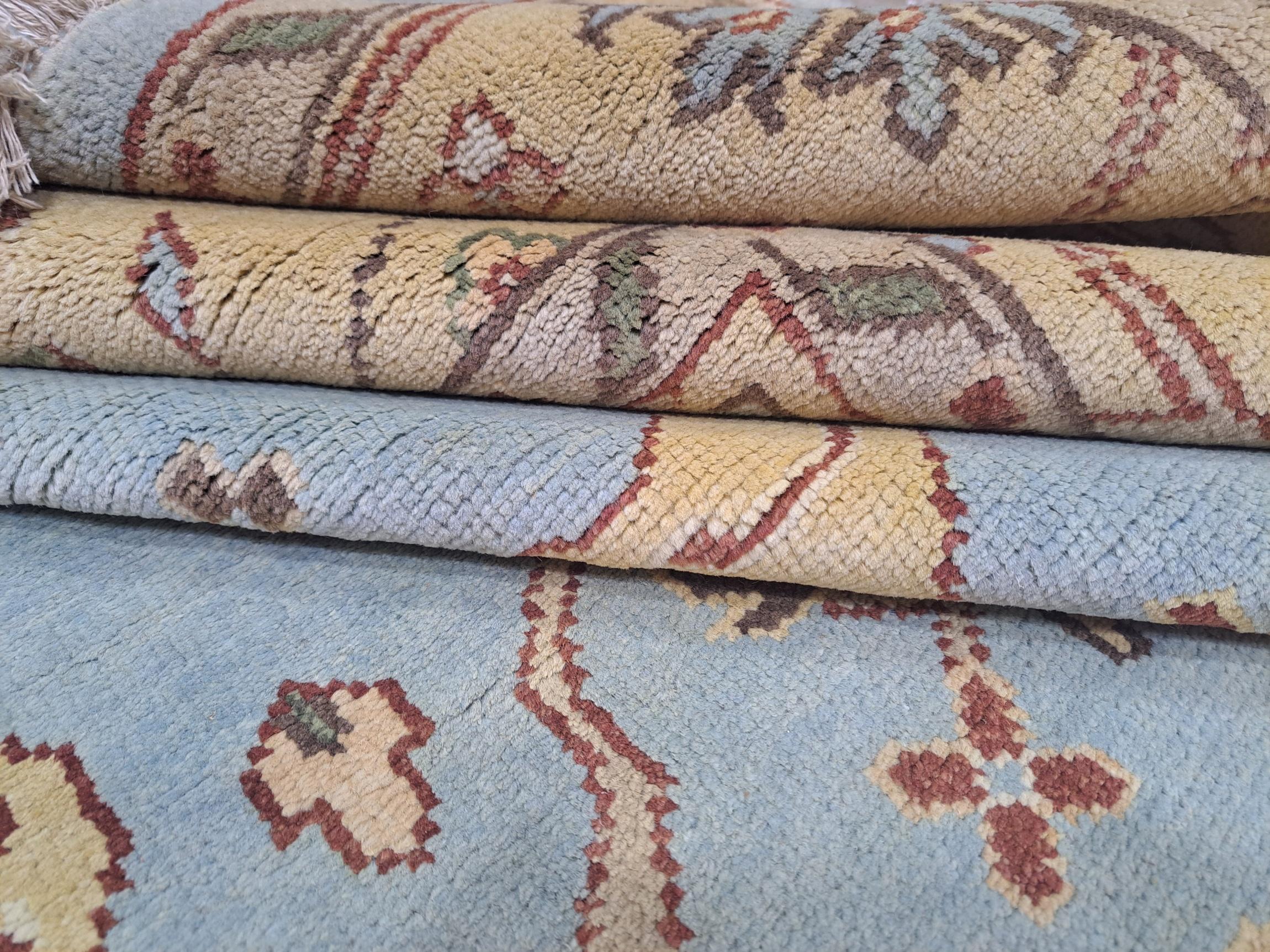 XXI secolo e contemporaneo Tappeto in stile Oushak fatto a mano e nuovo di zecca. 100% lana. Tappeto annodato a mano in vendita