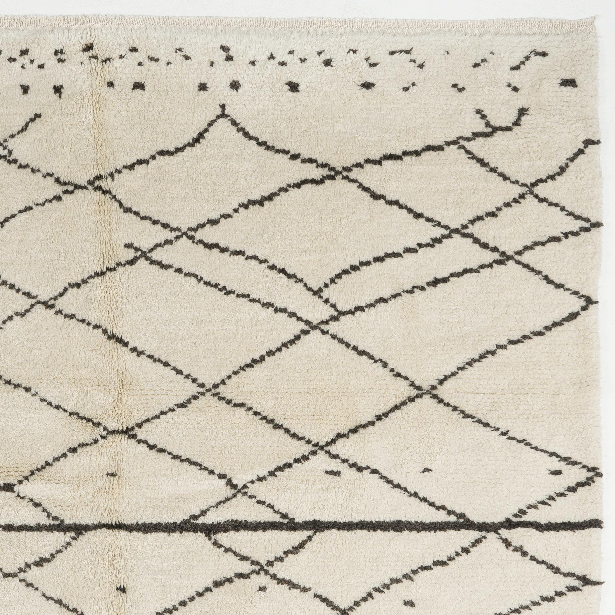 Hand-Knotted 8x10 ft Brand New Moroccan Design Tulu Rug. All Natural Wool. Beni Ourain Carpet For Sale