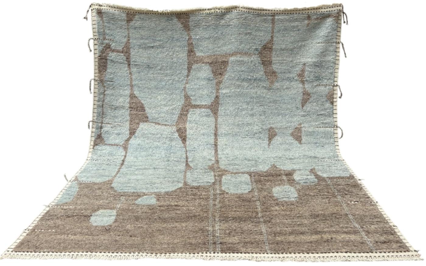 8x10 ft Zeitgenössischer handgeknüpfter marokkanischer Design-Teppich. Blau und Braun. 100% Wolle (Türkisch) im Angebot