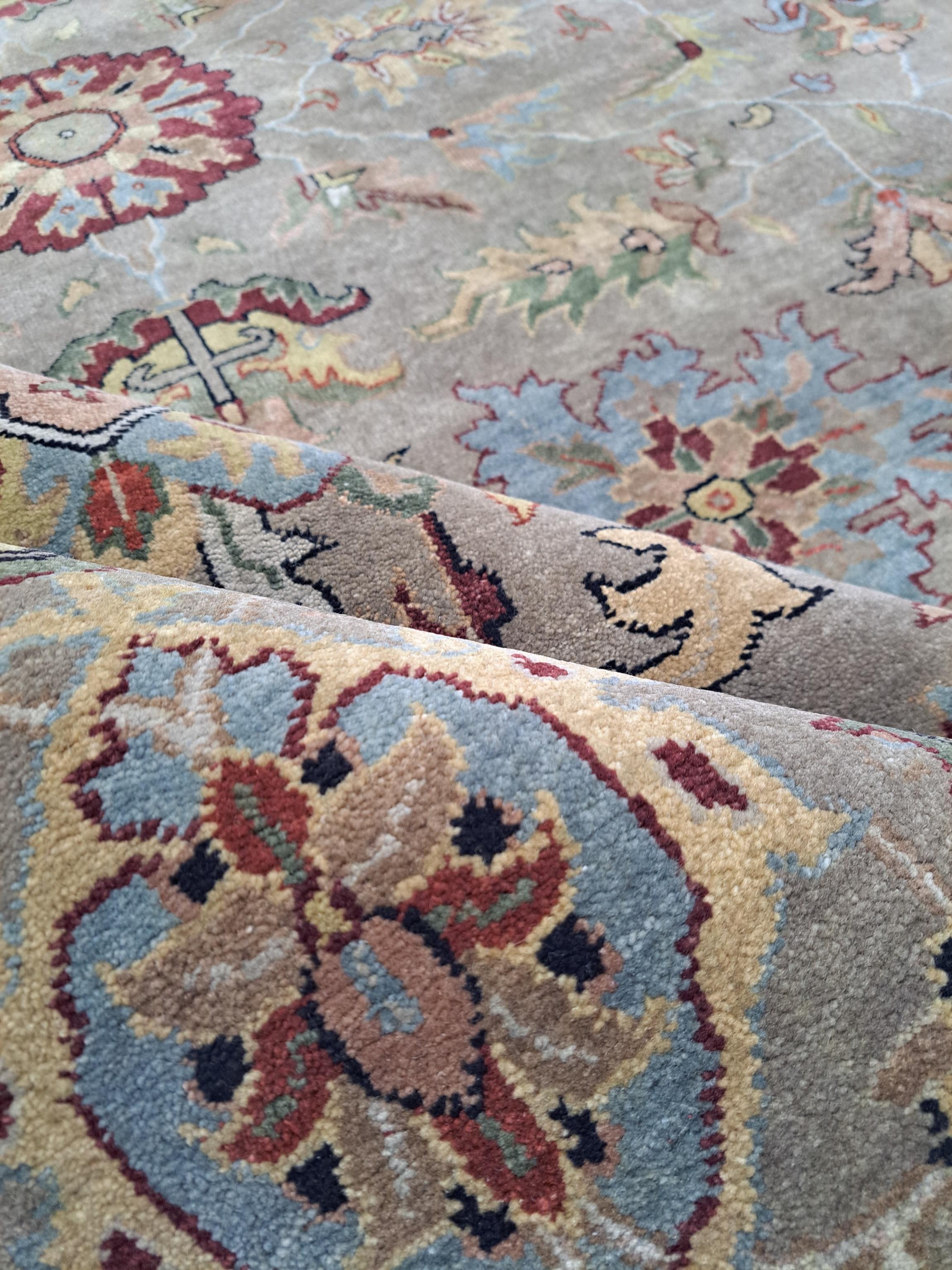 8x10 Fuß handgeknüpfter Heriz Design-Teppich. 100% Wolle. Antikes von Heriz inspiriertes Design (Handgeknüpft) im Angebot