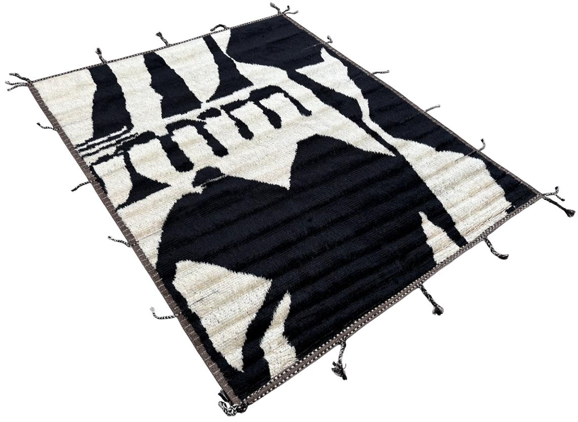 Moderne 8x10 ft Tapis de style marocain noué à la main en laine beige et noire non teintée en vente