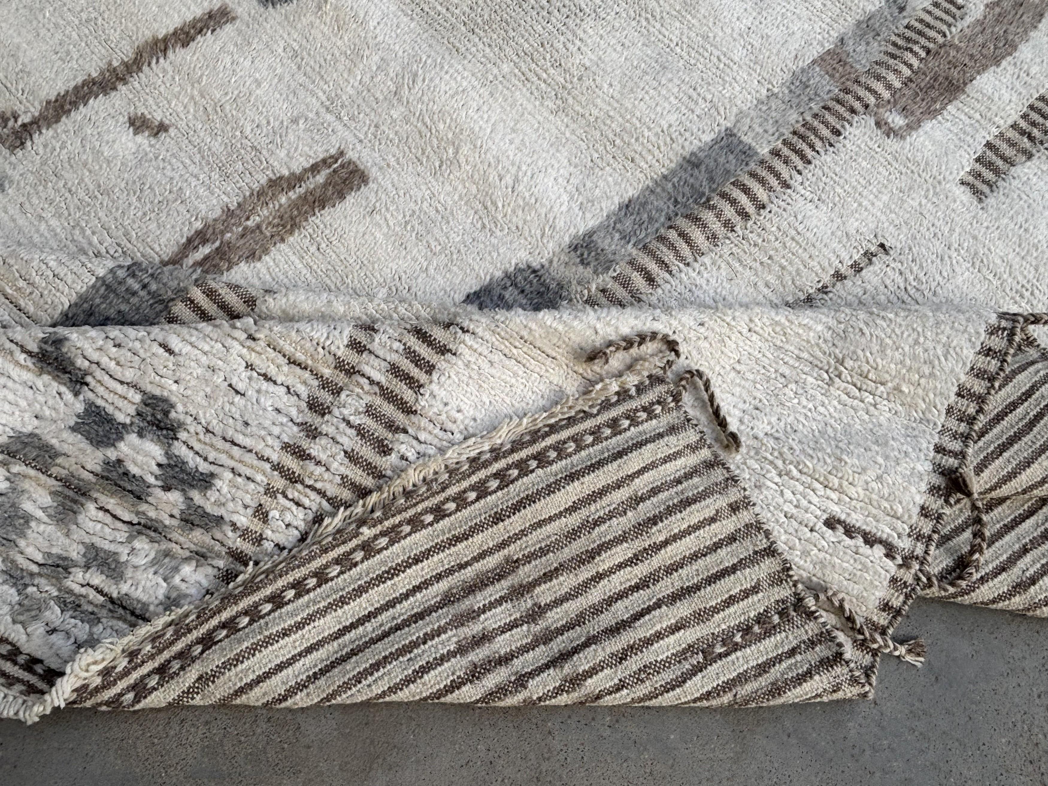 Contemporary 8x10 Ft Handmade Moroccan Azilal Style Rug. 100% Wool. Modern Beni Ourain Carpet For Sale